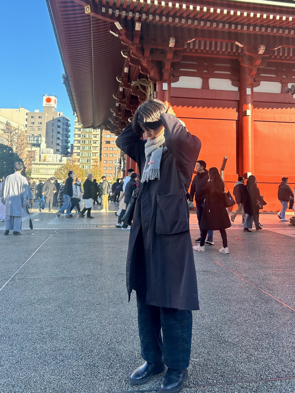 「冬コーデ、マフラー、AcneStudios、AZUL by moussy、Lui's、デートコーデ、大人カジュアル」｜「Lui'sのモッズコート（その他アウター、ブラック系）」を使った、imatom2000さん（メンズ・178cm）の春コーディネートの3枚目の写真