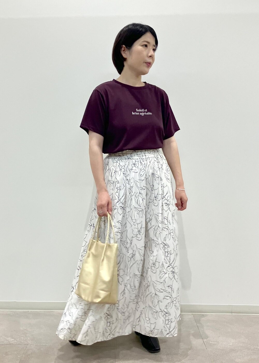 「夏コーデ、お出かけコーデ、大人カジュアル、ROPÉ PICNIC、ストレート、ブルべ夏、混合、低身長、トップス、Tシャツ/カットソー、パンツ、バッグ、トートバッグ、シューズ、パンプス」｜「ROPE' PICNICの【新色追加】スクエアトゥセンターシーム甲深バブーシュ（パンプス、ブラック系）」を使った、ゆんさん（レディース・155cm）の夏コーディネートの3枚目の写真