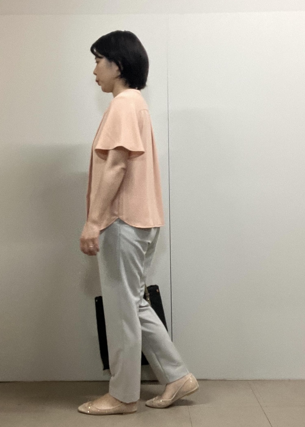 「春のお仕事服_pickup、初夏コーデ、夏コーデ、初秋コーデ、お仕事コーデ、授業参観日コーデ、きれいめコーデ、ROPÉ PICNIC、ストレート、ブルべ夏、混合、トップス、シャツ/ブラウス、ジャケット/アウター、ノーカラージャケット」｜「ROPE' PICNICの多機能ランダムタックハーフスリーブブラウス / 通勤にも（シャツ/ブラウス、オレンジ系）」を使った、ゆんさん（レディース・155cm）の春コーディネートの6枚目の写真