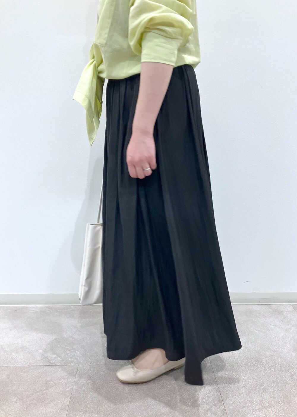 「RP2504、ＲＰ２５０４、春コーデ、初夏コーデ、夏コーデ、お出かけコーデ、推し活コーデ、女子会コーデ、大人カジュアル、体型カバー、ROPÉ PICNIC、ストレート、ブルべ夏、混合、トップス」｜「ROPE' PICNICのイージースカーチョ/UVカット・洗濯機OK（その他パンツ、グレー系）」を使った、ゆんさん（レディース・155cm）の春コーディネートの4枚目の写真