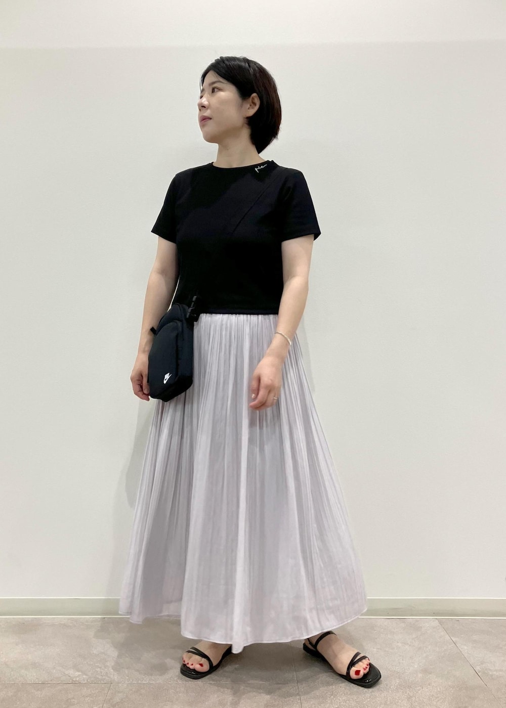 「春コーデ、お出かけコーデ、大人カジュアル、ROPÉ PICNIC、ストレート、ブルべ夏、混合、低身長、トップス、カーディガン、スカート、バッグ、ショルダーバッグ、シューズ、サンダル」｜「ROPE' PICNICのスキニーストラップフラットサンダル（サンダル、ブラック系）」を使った、ゆんさん（レディース・155cm）の夏コーディネートの9枚目の写真