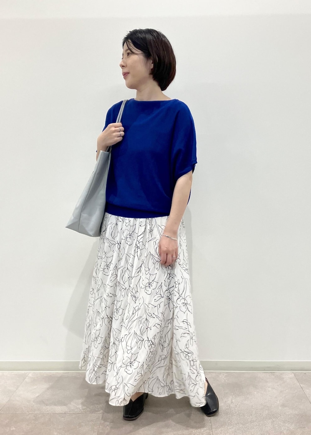 「夏コーデ、お出かけコーデ、大人カジュアル、ROPÉ PICNIC、ストレート、ブルべ夏、混合、低身長、トップス、ニット/セーター、カーディガン、パンツ、バッグ、トートバッグ、シューズ」｜「ROPE' PICNICの【新色追加】スクエアトゥセンターシーム甲深バブーシュ（パンプス、ブラック系）」を使った、ゆんさん（レディース・155cm）の夏コーディネートの7枚目の写真