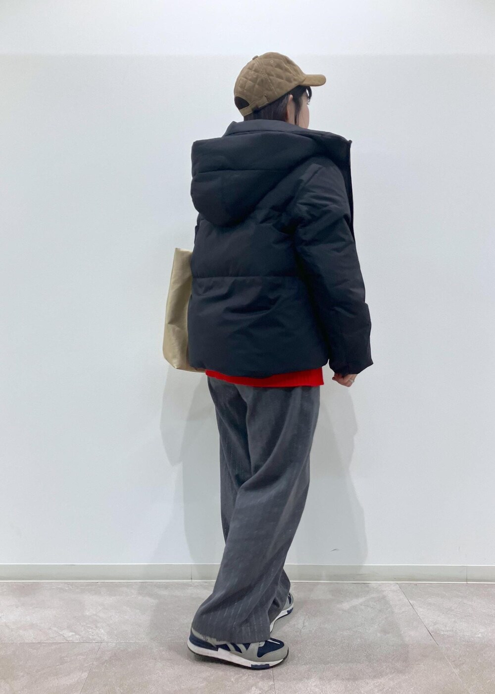 「Wbottoms_pickup、Wsweater_pickup、冬コーデ、お出かけコーデ、フェスコーデ、クリスマスコーデ、お正月・初詣コーデ、大人カジュアル、パンツスタイル、ROPÉ PICNIC、ストレート、ブルべ夏、混合、トップス、ニット/セーター」｜「ROPE' PICNICのセンターラインミドル丈ハイネックニットプルオーバー/帯電防止・洗濯機OK・リンクコーデ（ニット/セーター、レッド系）」を使った、ゆんさん（レディース・155cm）の冬コーディネートの3枚目の写真