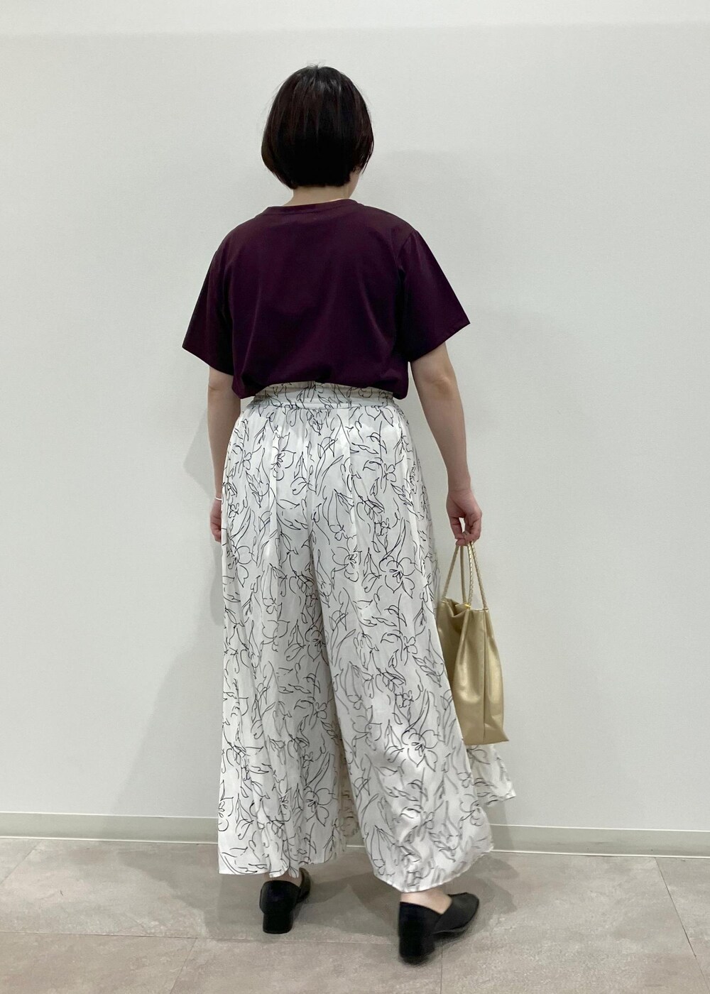「夏コーデ、お出かけコーデ、大人カジュアル、ROPÉ PICNIC、ストレート、ブルべ夏、混合、低身長、トップス、Tシャツ/カットソー、パンツ、バッグ、トートバッグ、シューズ、パンプス」｜「ROPE' PICNICの【新色追加】スクエアトゥセンターシーム甲深バブーシュ（パンプス、ブラック系）」を使った、ゆんさん（レディース・155cm）の夏コーディネートの4枚目の写真