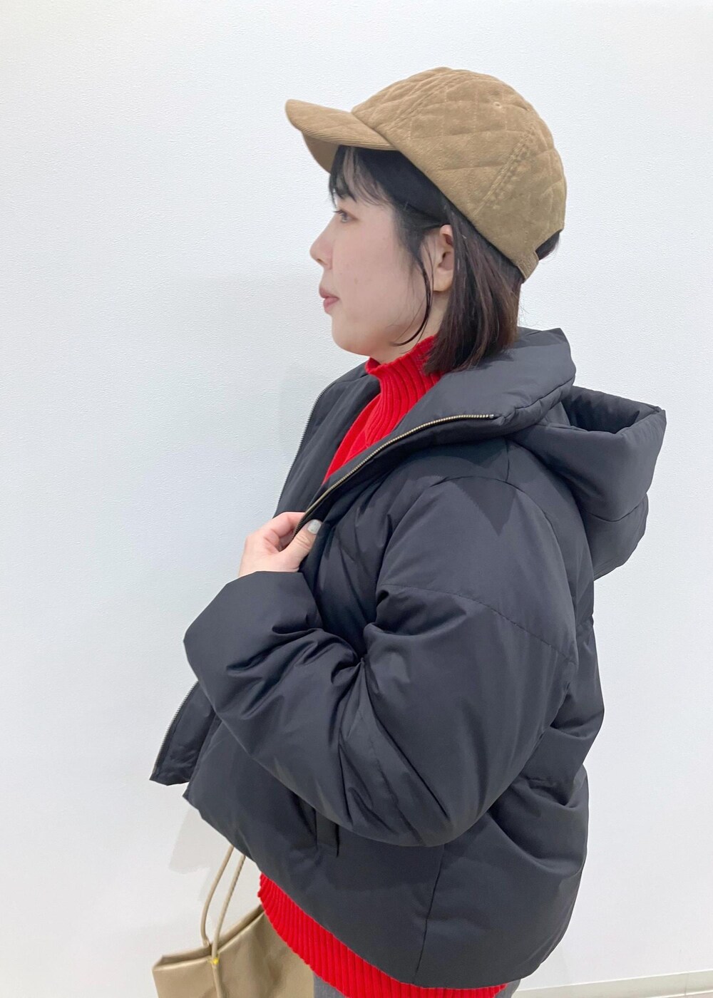 「Wbottoms_pickup、Wsweater_pickup、冬コーデ、お出かけコーデ、フェスコーデ、クリスマスコーデ、お正月・初詣コーデ、大人カジュアル、パンツスタイル、ROPÉ PICNIC、ストレート、ブルべ夏、混合、トップス、ニット/セーター」｜「ROPE' PICNICのセンターラインミドル丈ハイネックニットプルオーバー/帯電防止・洗濯機OK・リンクコーデ（ニット/セーター、レッド系）」を使った、ゆんさん（レディース・155cm）の冬コーディネートの5枚目の写真