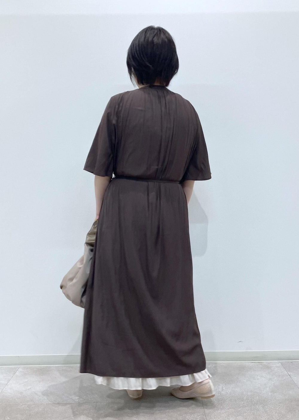 「初夏コーデ、夏コーデ、初秋コーデ、デートコーデ、お出かけコーデ、旅行コーデ、女子会コーデ、レイヤード、スカートスタイル、体型カバー、ROPÉ PICNIC、ストレート、ブルべ夏、混合、スカート」｜「ROPE' PICNICの【新色追加】着丈が選べるエアリープリーツスカート（スカート、ベージュ系）」を使った、ゆんさん（レディース・155cm）の春コーディネートの3枚目の写真