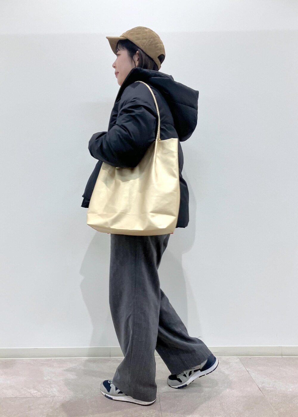 「Wbottoms_pickup、Wsweater_pickup、冬コーデ、お出かけコーデ、フェスコーデ、クリスマスコーデ、お正月・初詣コーデ、大人カジュアル、パンツスタイル、ROPÉ PICNIC、ストレート、ブルべ夏、混合、トップス、ニット/セーター」｜「ROPE' PICNICのセンターラインミドル丈ハイネックニットプルオーバー/帯電防止・洗濯機OK・リンクコーデ（ニット/セーター、レッド系）」を使った、ゆんさん（レディース・155cm）の冬コーディネートの2枚目の写真