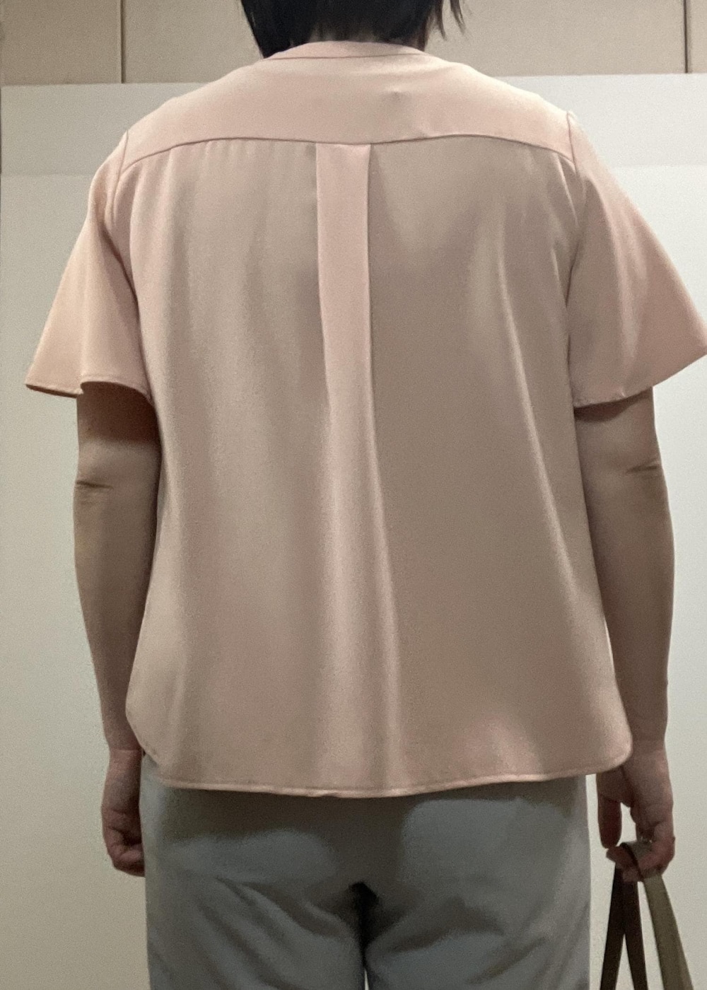 「春のお仕事服_pickup、初夏コーデ、夏コーデ、お仕事コーデ、授業参観日コーデ、パンツスタイル、きれいめコーデ、ROPÉ PICNIC、ストレート、ブルべ夏、混合、トップス、シャツ/ブラウス、パンツ、バッグ」｜「ROPE' PICNICの【AIRina/エアリーナ】軽くてやわらかいシアーグリッターバレエシューズ（バレエシューズ、ホワイト系）」を使った、ゆんさん（レディース・155cm）の春コーディネートの9枚目の写真
