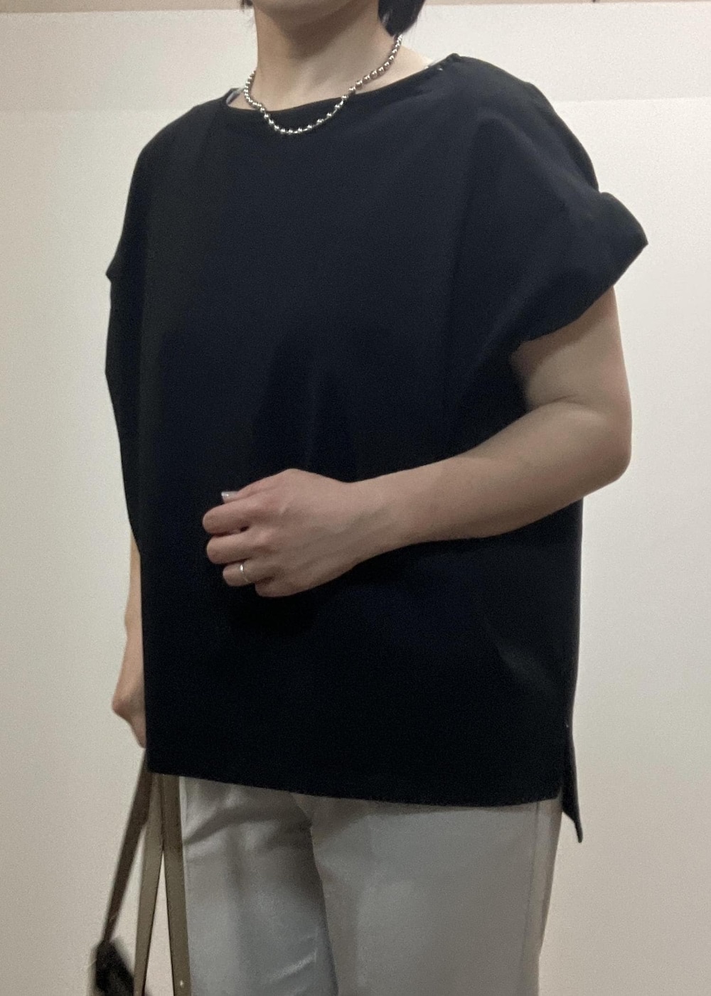 「Wtops_pickup、夏コーデ、お仕事コーデ、授業参観日コーデ、運動会コーデ、パンツスタイル、ROPÉ PICNIC、ストレート、ブルべ夏、混合、トップス、Tシャツ/カットソー、パンツ、バッグ、トートバッグ」｜「ROPE' PICNICの【AIRina/エアリーナ】軽くてやわらかいシアーグリッターバレエシューズ（バレエシューズ、ホワイト系）」を使った、ゆんさん（レディース・155cm）の春コーディネートの3枚目の写真