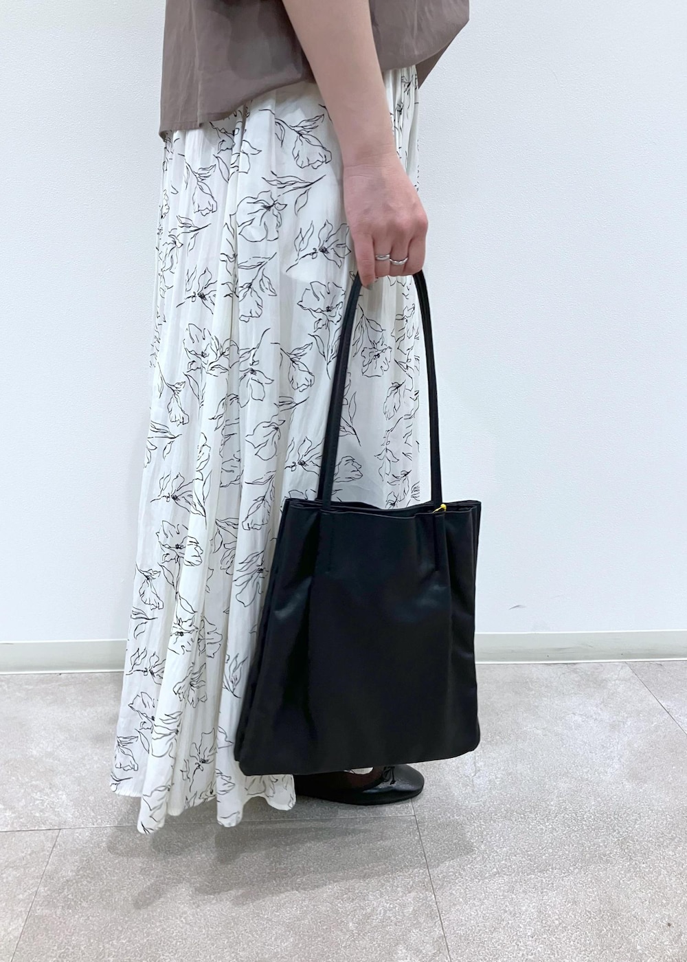 「RP2504、ＲＰ２５０４、Wshirt_pickup、春コーデ、初夏コーデ、夏コーデ、デートコーデ、旅行コーデ、女子会コーデ、体型カバー、ROPÉ PICNIC、ストレート、ブルべ夏、混合、トップス」｜「ROPE' PICNICのパールショートネックレス（ネックレス、ゴールド系）」を使った、ゆんさん（レディース・155cm）の春コーディネートの8枚目の写真