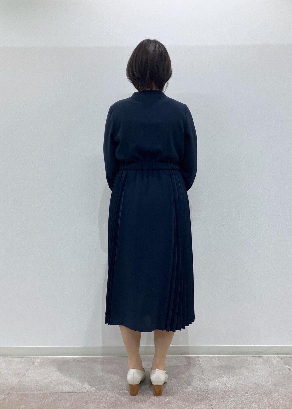 「GDE14900、GIA14010、GIX14040、骨格ストレート、ワンピース、HARUTA、小柄さん向け、ROPEPICNIC、ROPE PICNIC、ロペピクニック、お仕事、オフィスカジュアル、フォーマル、入学式、入園式」｜「ROPE' PICNICのプリーツミドルトート＆ショルダーバッグ（ハンドバッグ、シルバー系）」を使った、ゆんさん（レディース・155cm）の春コーディネートの4枚目の写真