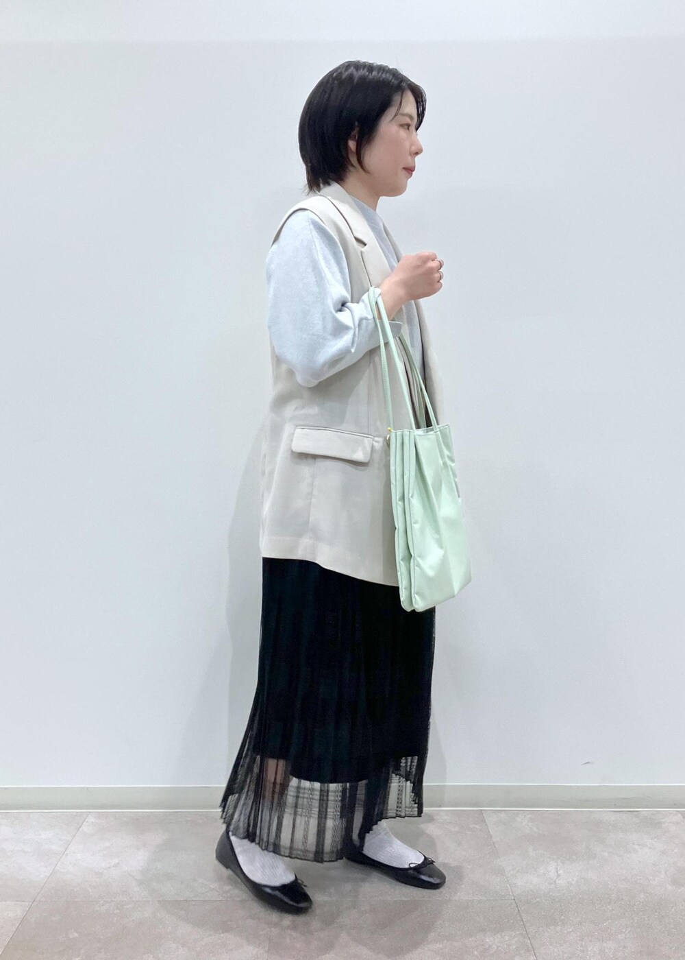 「春コーデ、初夏コーデ、夏コーデ、授業参観日コーデ、デートコーデ、お出かけコーデ、旅行コーデ、推し活コーデ、女子会コーデ、スカートスタイル、体型カバー、ROPÉ PICNIC、ストレート、ブルべ夏、混合」｜「ROPE' PICNICのレイヤードにも/プリーツレーススカート（スカート、ブラック系）」を使った、ゆんさん（レディース・155cm）の春コーディネートの5枚目の写真