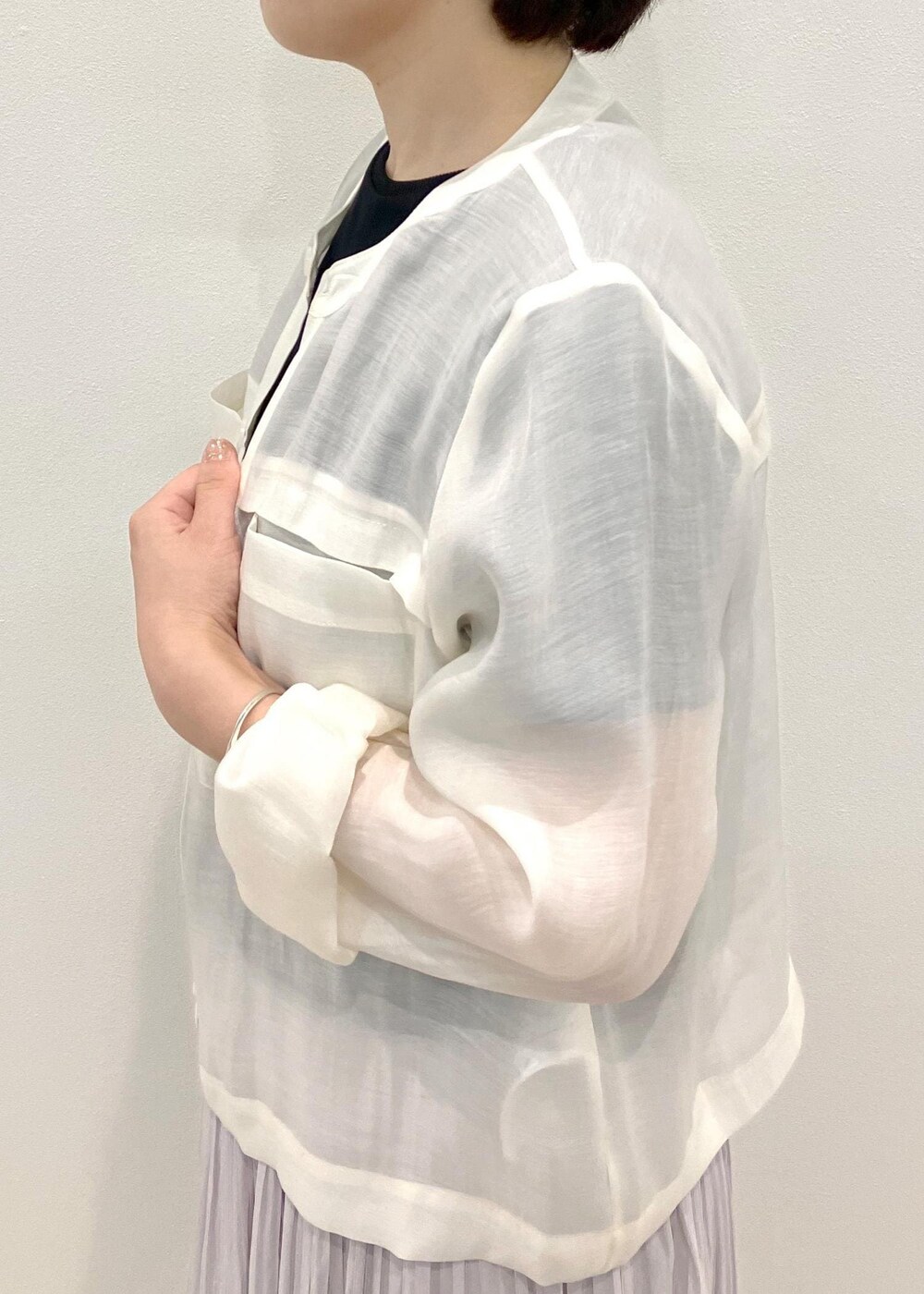 「春コーデ、お出かけコーデ、大人カジュアル、ROPÉ PICNIC、ストレート、ブルべ夏、混合、低身長、トップス、カーディガン、スカート、バッグ、ショルダーバッグ、シューズ、サンダル」｜「ROPE' PICNICのスキニーストラップフラットサンダル（サンダル、ブラック系）」を使った、ゆんさん（レディース・155cm）の夏コーディネートの8枚目の写真