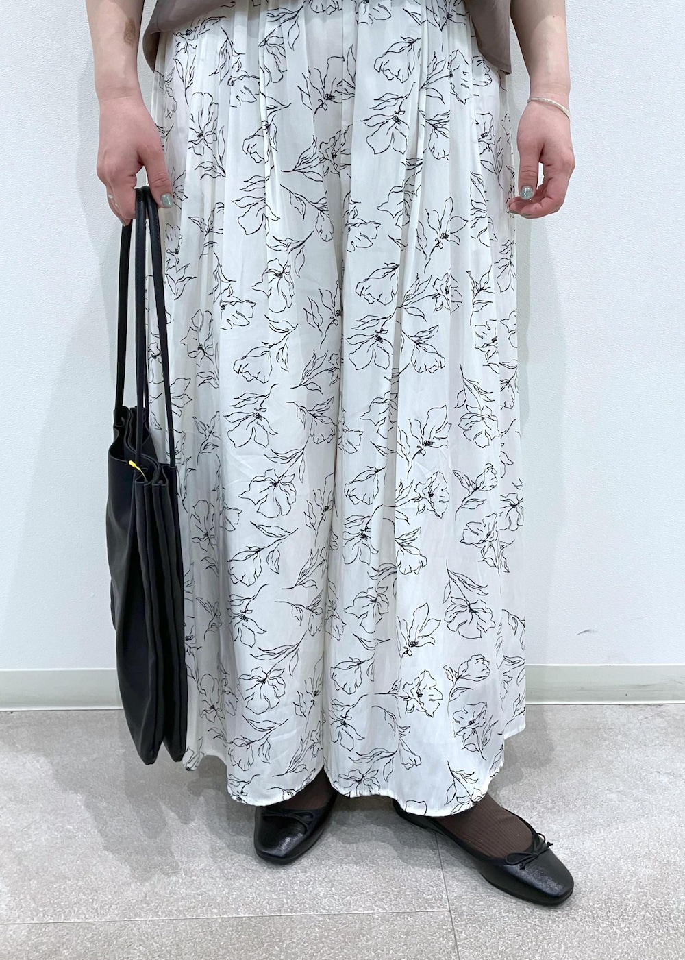 「RP2504、ＲＰ２５０４、Wshirt_pickup、春コーデ、初夏コーデ、夏コーデ、デートコーデ、旅行コーデ、女子会コーデ、体型カバー、ROPÉ PICNIC、ストレート、ブルべ夏、混合、トップス」｜「ROPE' PICNICのパールショートネックレス（ネックレス、ゴールド系）」を使った、ゆんさん（レディース・155cm）の春コーディネートの6枚目の写真