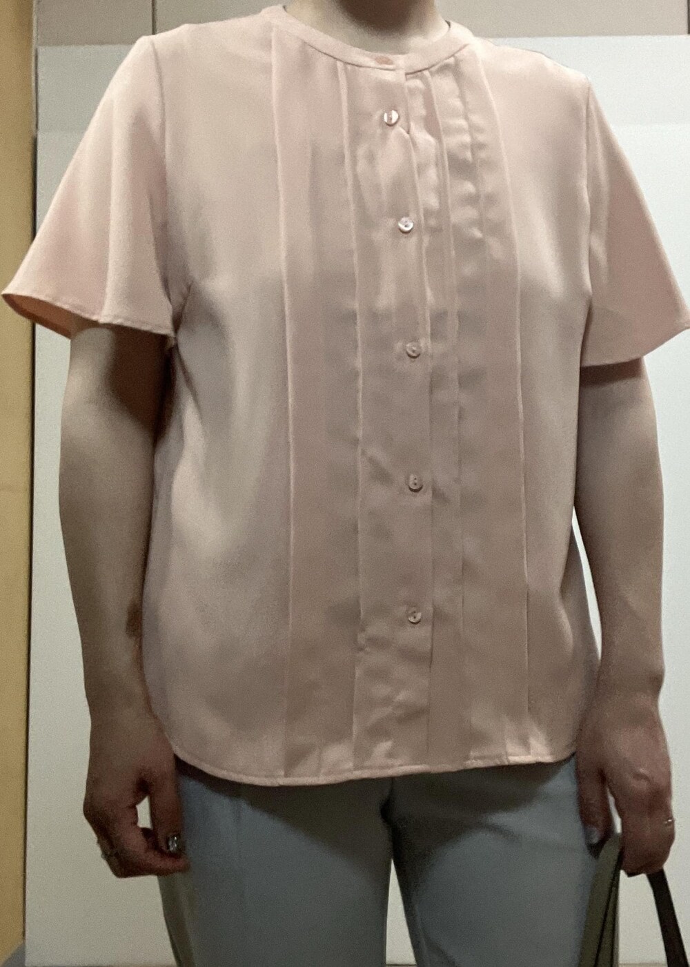 「春のお仕事服_pickup、初夏コーデ、夏コーデ、初秋コーデ、お仕事コーデ、授業参観日コーデ、きれいめコーデ、ROPÉ PICNIC、ストレート、ブルべ夏、混合、トップス、シャツ/ブラウス、ジャケット/アウター、ノーカラージャケット」｜「ROPE' PICNICの多機能ランダムタックハーフスリーブブラウス / 通勤にも（シャツ/ブラウス、オレンジ系）」を使った、ゆんさん（レディース・155cm）の春コーディネートの7枚目の写真