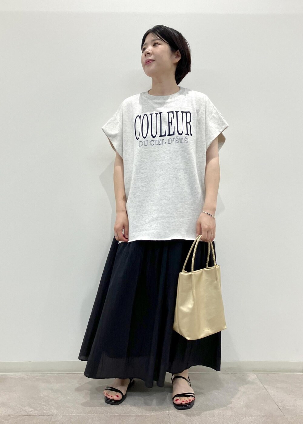 「夏コーデ、お出かけコーデ、スカートスタイル、ROPÉ PICNIC、ストレート、ブルべ夏、混合、低身長、トップス、Tシャツ/カットソー、カーディガン、スカート、バッグ、トートバッグ、シューズ」｜「ROPE' PICNICのスキニーストラップフラットサンダル（サンダル、ブラック系）」を使った、ゆんさん（レディース・155cm）の夏コーディネートの7枚目の写真