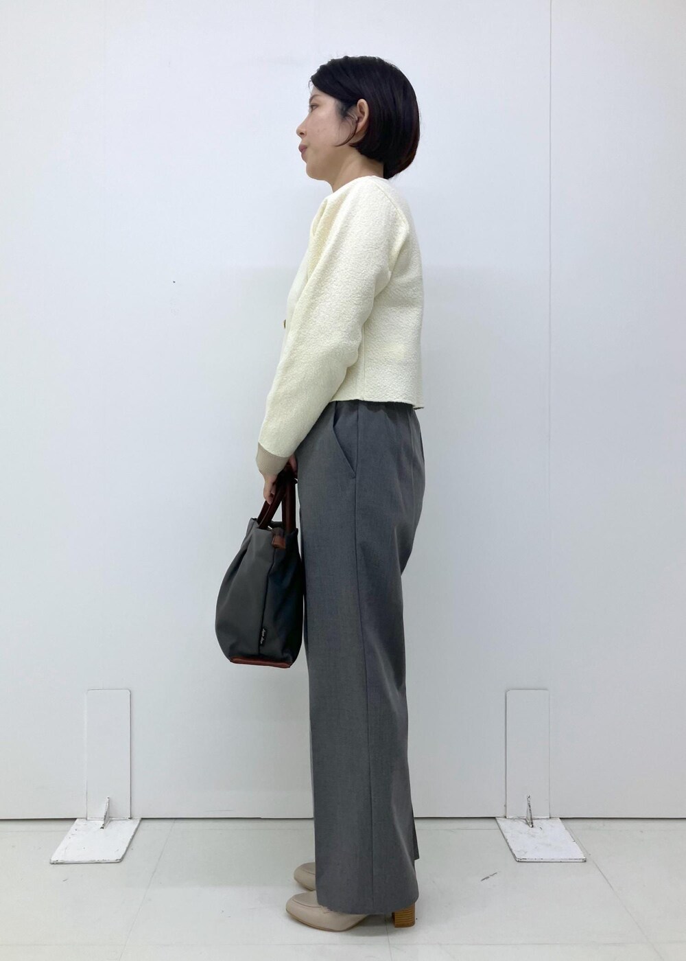 「初秋コーデ、秋コーデ、お仕事コーデ、授業参観日コーデ、パンツスタイル、きれいめコーデ、ROPÉ PICNIC、ストレート、ブルべ夏、混合、低身長、トップス、カーディガン、パンツ、バッグ」｜「Legato Largoの【一部店舗限定】【Legato Largo/レガートラルゴ】肩楽ショルダーバッグ（ショルダーバッグ、グレー系）」を使った、ゆんさん（レディース・155cm）の秋コーディネートの2枚目の写真