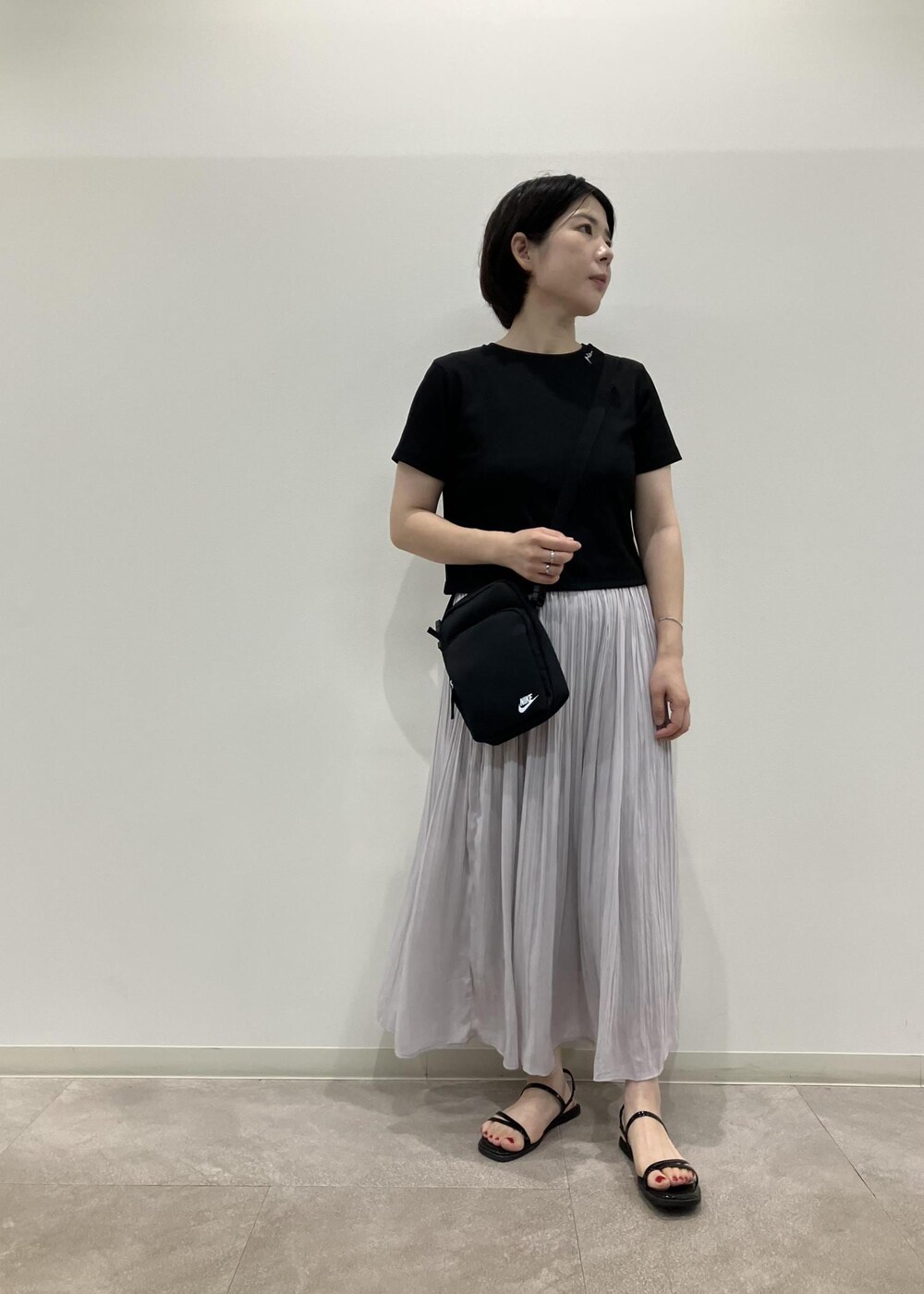 「夏コーデ、旅行コーデ、スポーツミックス、ROPÉ PICNIC、ストレート、ブルべ夏、混合、低身長、スカート、バッグ、ショルダーバッグ、シューズ、サンダル、水着/着物・浴衣、ラッシュガード」｜「ROPE' PICNICのスキニーストラップフラットサンダル（サンダル、ブラック系）」を使った、ゆんさん（レディース・155cm）の夏コーディネートの4枚目の写真