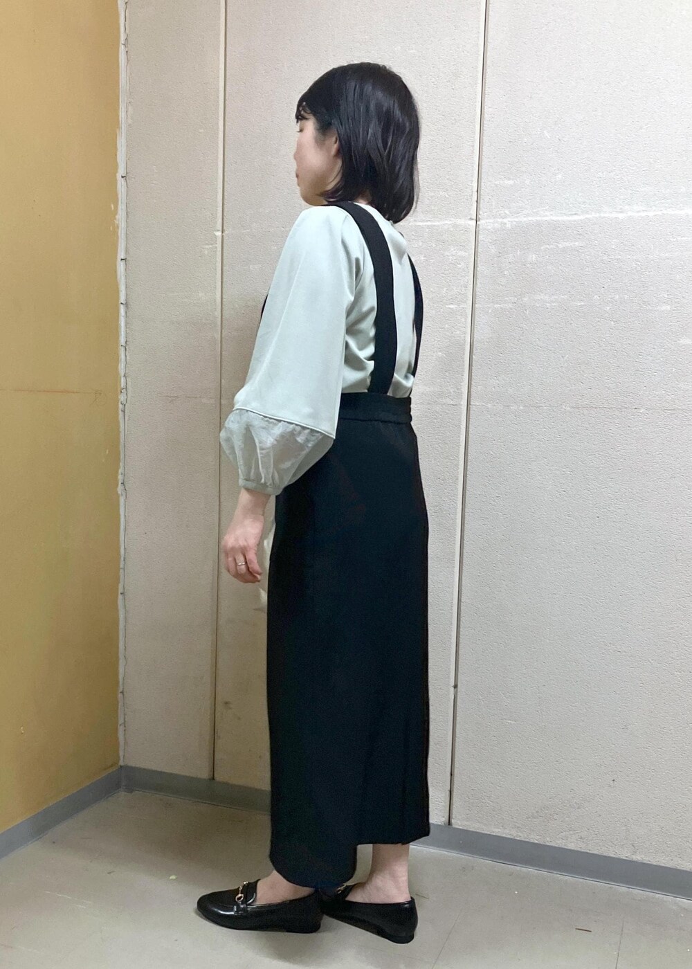 「春コーデ、授業参観日コーデ、お出かけコーデ、推し活コーデ、女子会コーデ、シンプルコーデ、ROPÉ PICNIC、ストレート、ブルべ夏、混合、トップス、Tシャツ/カットソー、ワンピース、ジャンパースカート、バッグ」｜「ROPE' PICNICの【累計25,000点突破】洗えるメッシュハンドルミドルトートバッグ（トートバッグ、シルバー系）」を使った、ゆんさん（レディース・155cm）の春コーディネートの2枚目の写真