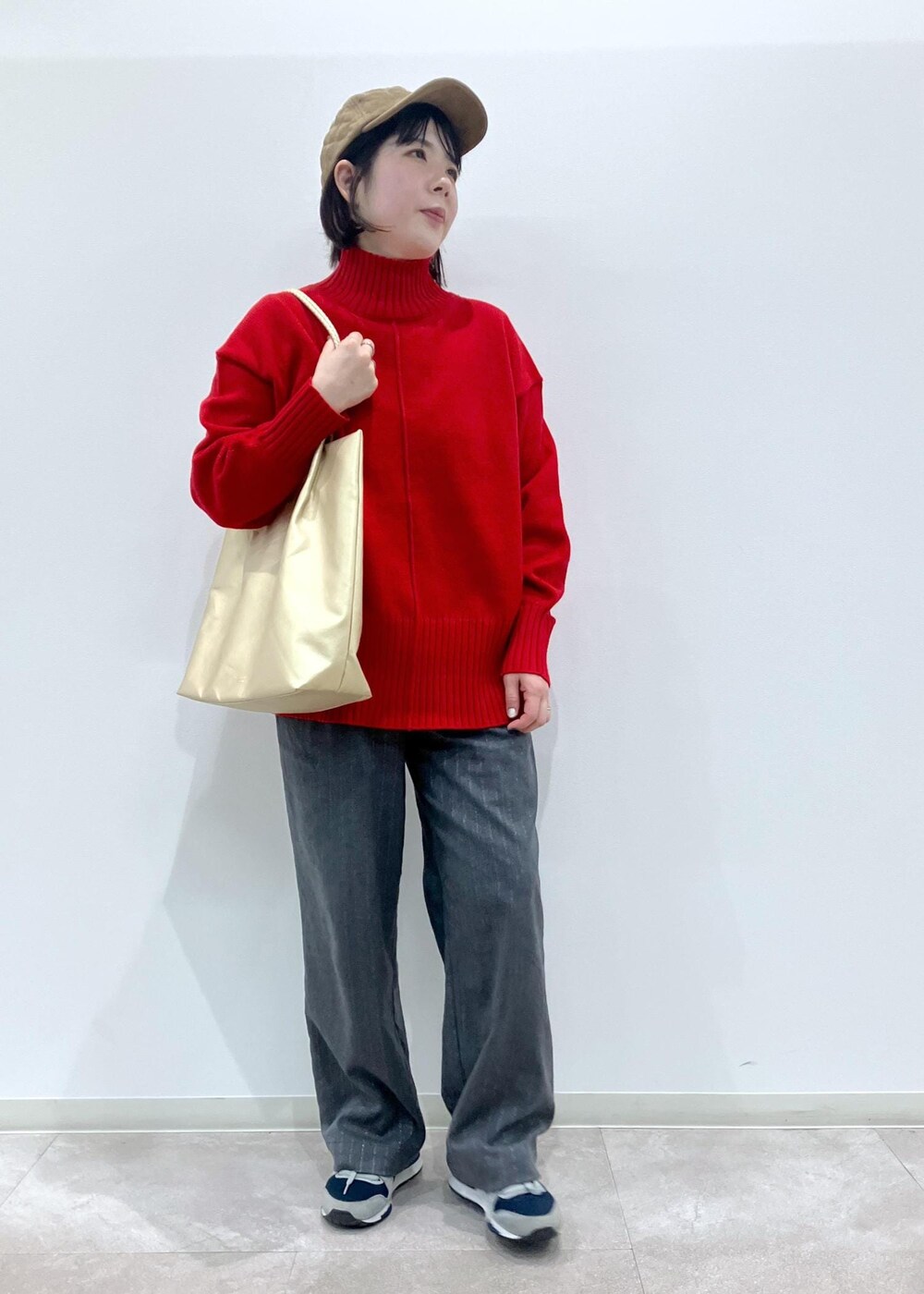 「冬コーデ、お出かけコーデ、旅行コーデ、推し活コーデ、大人カジュアル、パンツスタイル、ROPÉ PICNIC、ストレート、ブルべ夏、混合、トップス、ニット/セーター、ジャケット/アウター、ピーコート、パンツ」｜「ROPE' PICNICのセンターラインミドル丈ハイネックニットプルオーバー/帯電防止・洗濯機OK・リンクコーデ（ニット/セーター、レッド系）」を使った、ゆんさん（レディース・155cm）の冬コーディネートの6枚目の写真