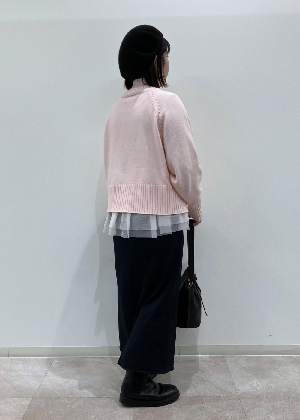 「初春コーデ、冬コーデ、お出かけコーデ、推し活コーデ、お正月・初詣コーデ、女子会コーデ、スカートスタイル、体型カバー、ROPÉ PICNIC、ストレート、ブルべ夏、混合、トップス、ニット/セーター、ベスト」｜「ROPE' PICNICの【3サイズ展開】裏起毛ボンディングジョーゼットアイラインスカート（スカート、ブラック系）」を使った、ゆんさん（レディース・155cm）の冬コーディネートの4枚目の写真
