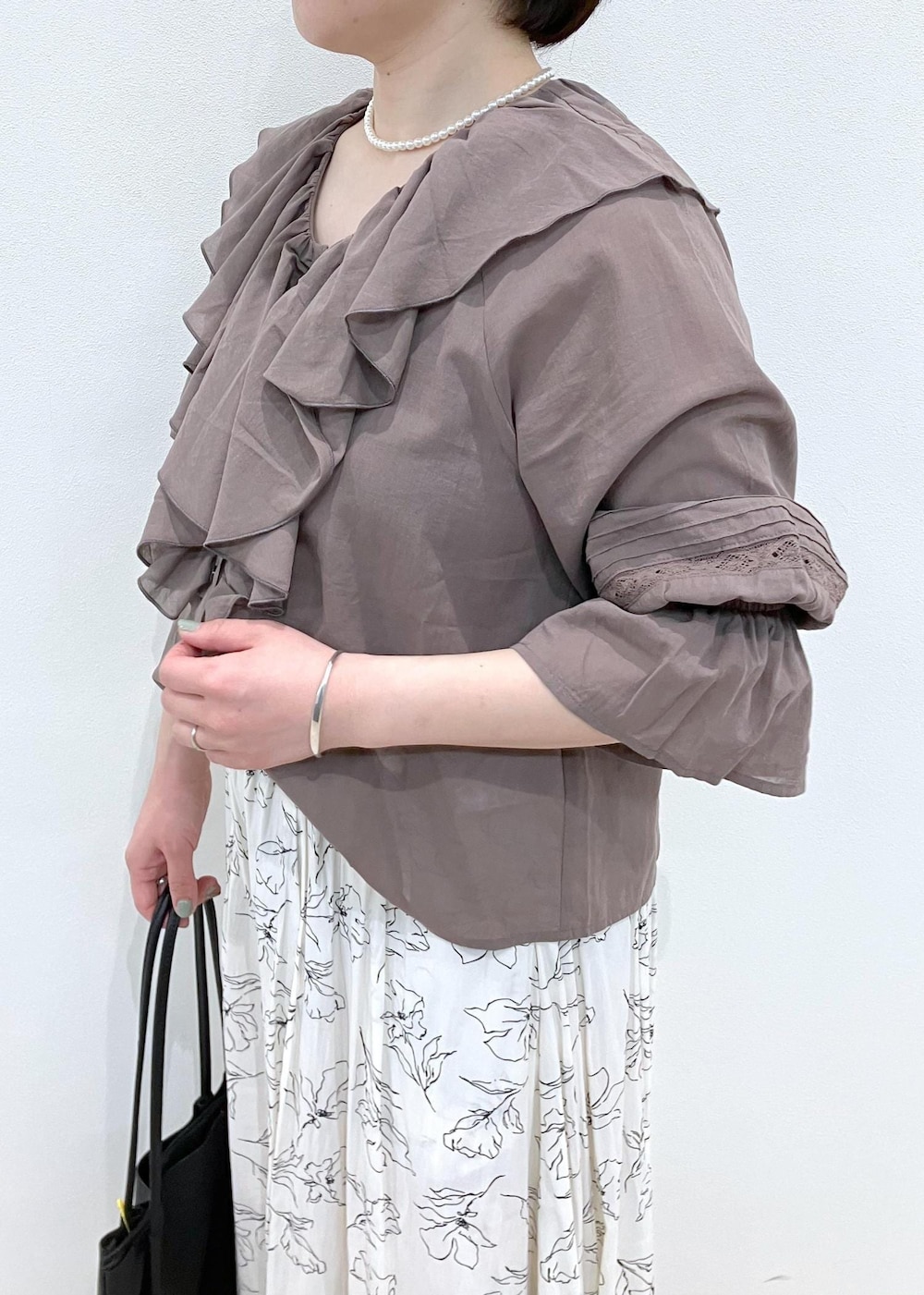「RP2504、ＲＰ２５０４、Wshirt_pickup、春コーデ、初夏コーデ、夏コーデ、デートコーデ、旅行コーデ、女子会コーデ、体型カバー、ROPÉ PICNIC、ストレート、ブルべ夏、混合、トップス」｜「ROPE' PICNICのパールショートネックレス（ネックレス、ゴールド系）」を使った、ゆんさん（レディース・155cm）の春コーディネートの9枚目の写真
