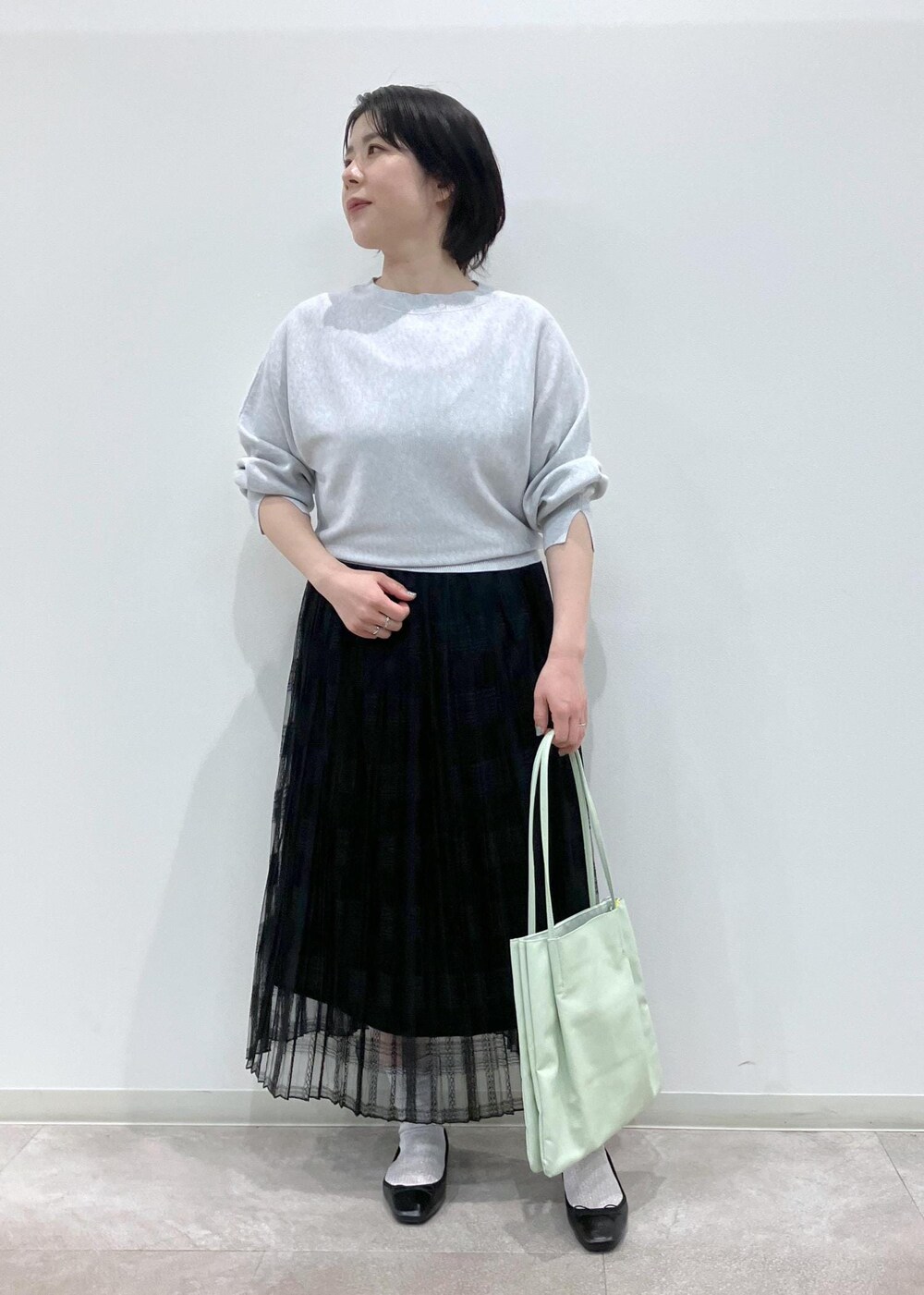 「春コーデ、初夏コーデ、夏コーデ、授業参観日コーデ、デートコーデ、お出かけコーデ、旅行コーデ、推し活コーデ、女子会コーデ、スカートスタイル、体型カバー、ROPÉ PICNIC、ストレート、ブルべ夏、混合」｜「ROPE' PICNICのレイヤードにも/プリーツレーススカート（スカート、ブラック系）」を使った、ゆんさん（レディース・155cm）の春コーディネートの8枚目の写真