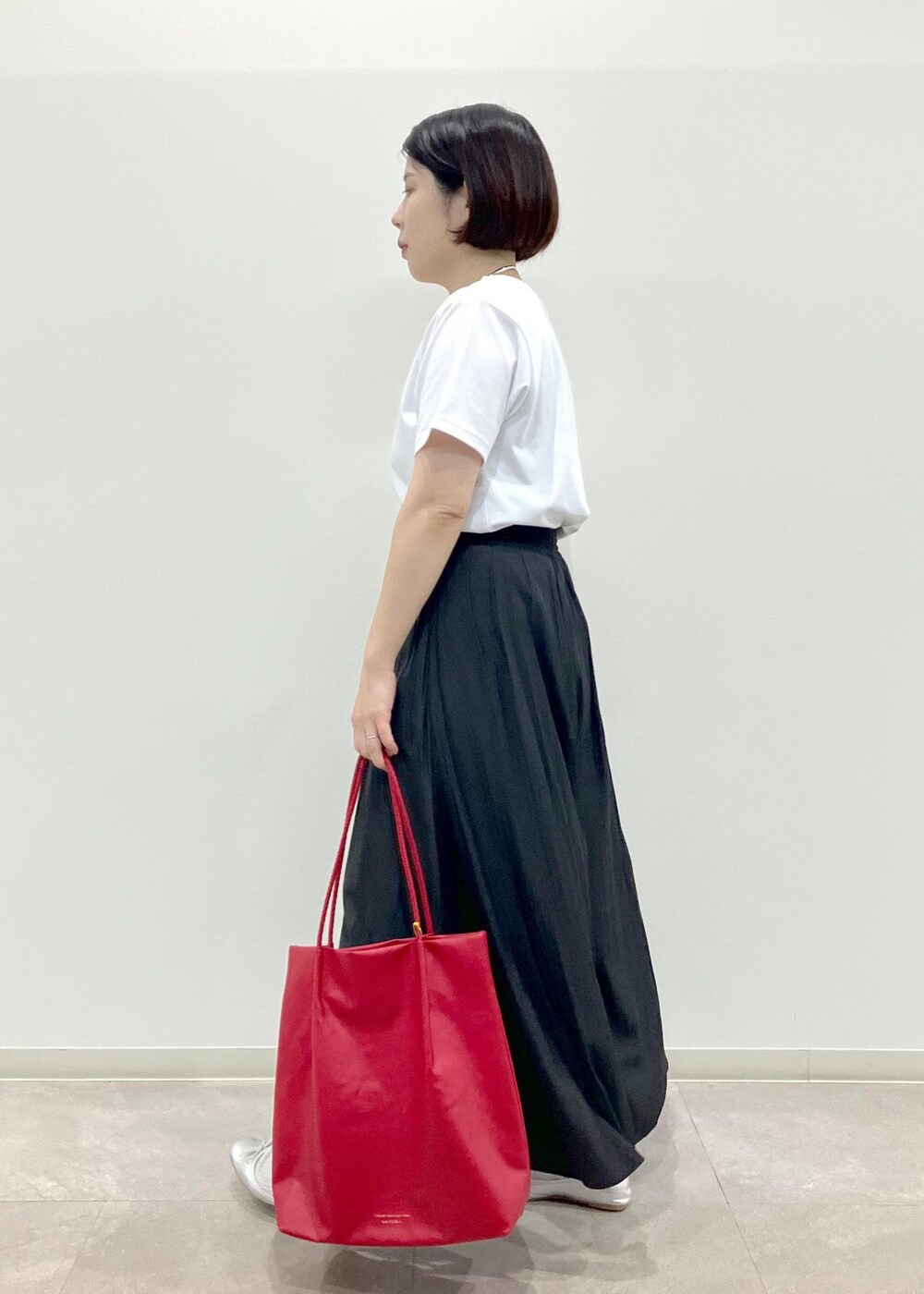 「初秋コーデ、秋コーデ、お出かけコーデ、推し活コーデ、大人カジュアル、ROPÉ PICNIC、ストレート、ブルべ夏、混合、低身長、トップス、Tシャツ/カットソー、パンツ、バッグ、トートバッグ」｜「ROPE' PICNICの【ご好評につき新色追加】さらさらアソート柄スカーチョ（その他パンツ、グレー系）」を使った、ゆんさん（レディース・155cm）の秋コーディネートの2枚目の写真