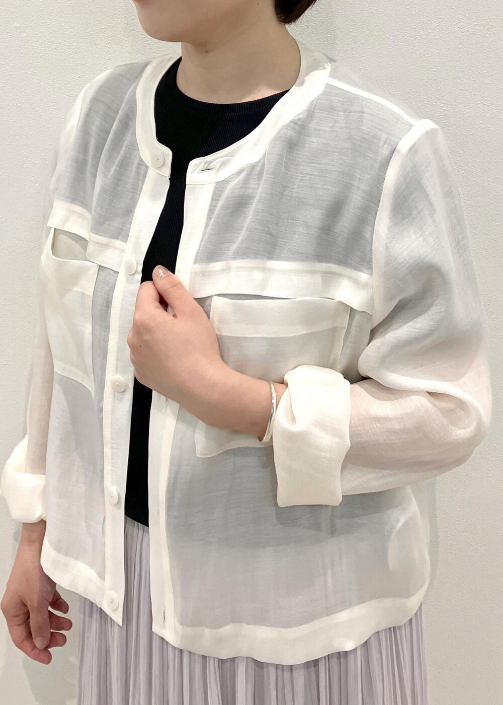「春コーデ、お出かけコーデ、大人カジュアル、ROPÉ PICNIC、ストレート、ブルべ夏、混合、低身長、トップス、カーディガン、スカート、バッグ、ショルダーバッグ、シューズ、サンダル」｜「ROPE' PICNICのスキニーストラップフラットサンダル（サンダル、ブラック系）」を使った、ゆんさん（レディース・155cm）の夏コーディネートの7枚目の写真