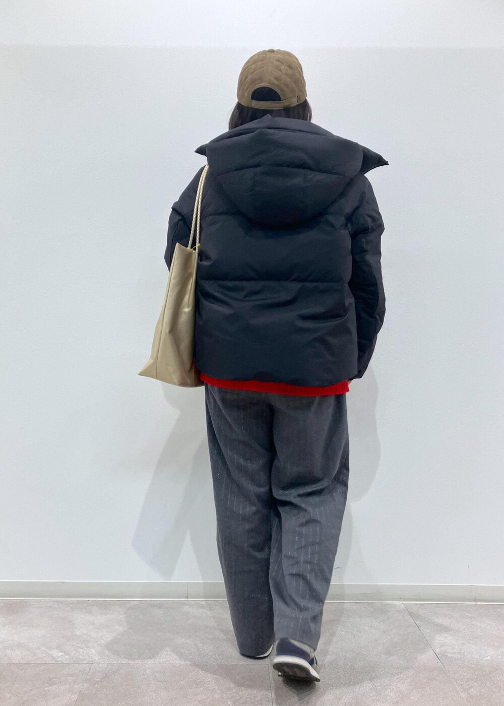 「Wbottoms_pickup、Wsweater_pickup、冬コーデ、お出かけコーデ、フェスコーデ、クリスマスコーデ、お正月・初詣コーデ、大人カジュアル、パンツスタイル、ROPÉ PICNIC、ストレート、ブルべ夏、混合、トップス、ニット/セーター」｜「ROPE' PICNICのセンターラインミドル丈ハイネックニットプルオーバー/帯電防止・洗濯機OK・リンクコーデ（ニット/セーター、レッド系）」を使った、ゆんさん（レディース・155cm）の冬コーディネートの4枚目の写真