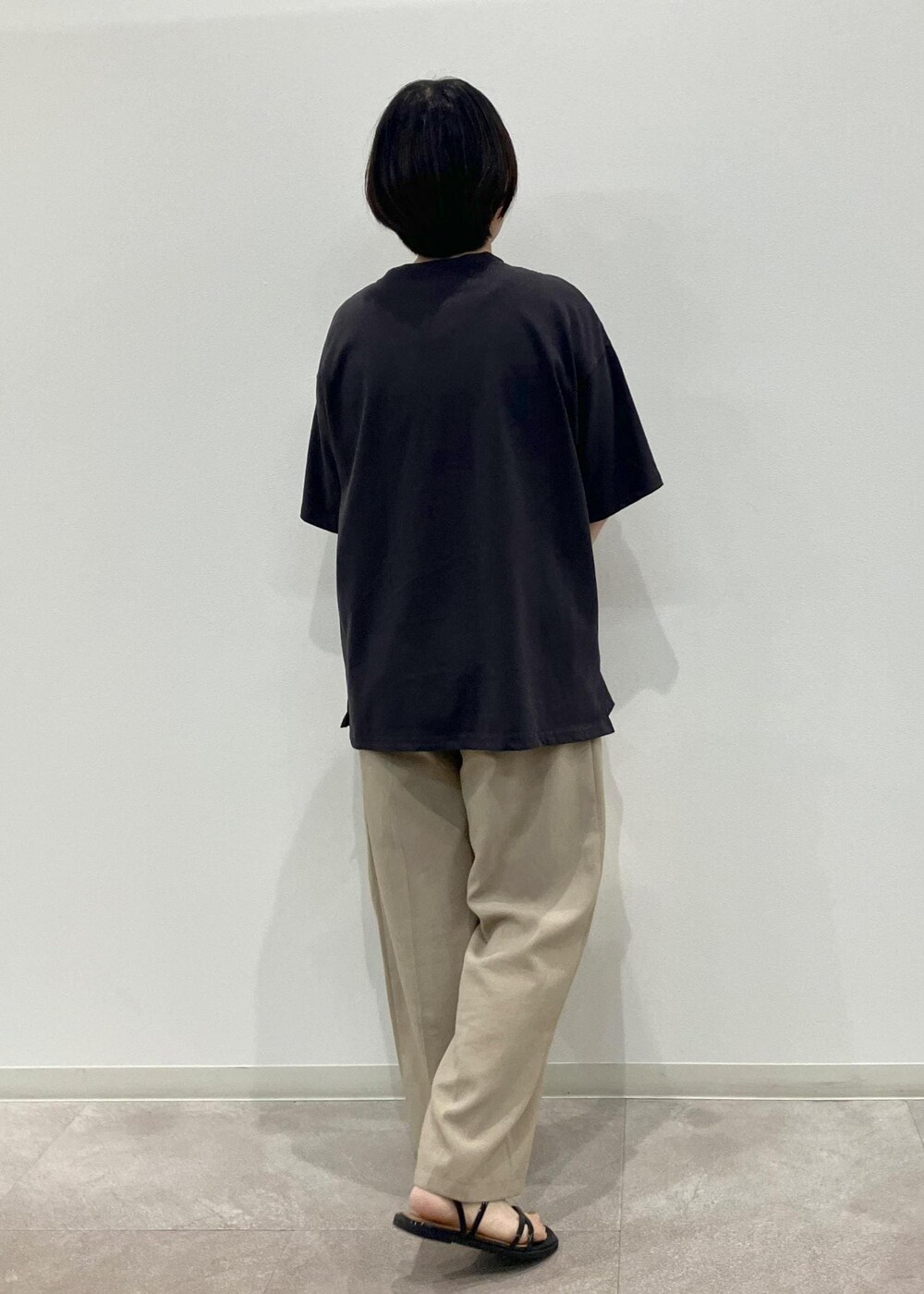 「GDS14130、GSM14040、GIA14190、GIX14090、骨格ストレート、大人カジュアル、24SS夏の新作、セットアップ対応、UV、ワイドパンツ、Tシャツ、トップス、デザインT、サンダル、オーバーサイズ」｜「ROPE' PICNICの洗えるメッシュハンドルミドルトートバッグ（トートバッグ、ホワイト系）」を使った、ゆんさん（レディース・155cm）の夏コーディネートの3枚目の写真