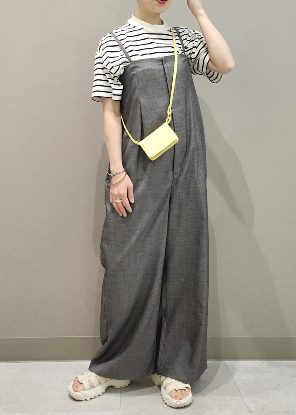 「夏コーデ、お出かけコーデ、カジュアルコーデ、シンプルコーデ」｜「ROPE' PICNICのグラディエータースライドサンダル（サンダル、ホワイト系）」を使った、daさん（レディース・162cm）の夏コーディネートの7枚目の写真