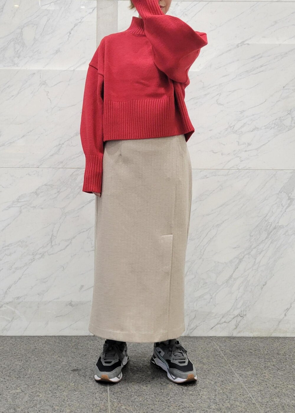 「フェザー、羽毛、リサイクル、店舗限定、直営店限定カラー、限定カラー、ニット、スリットスカート、スリット、ベレー帽、ベレー、クロップド、ブラック、ダウン、ベージュ」｜「ROPE' PICNICのウールフェルトベレー帽（ハンチング/ベレー帽、グレー系）」を使った、daさん（レディース・162cm）の冬コーディネートの7枚目の写真