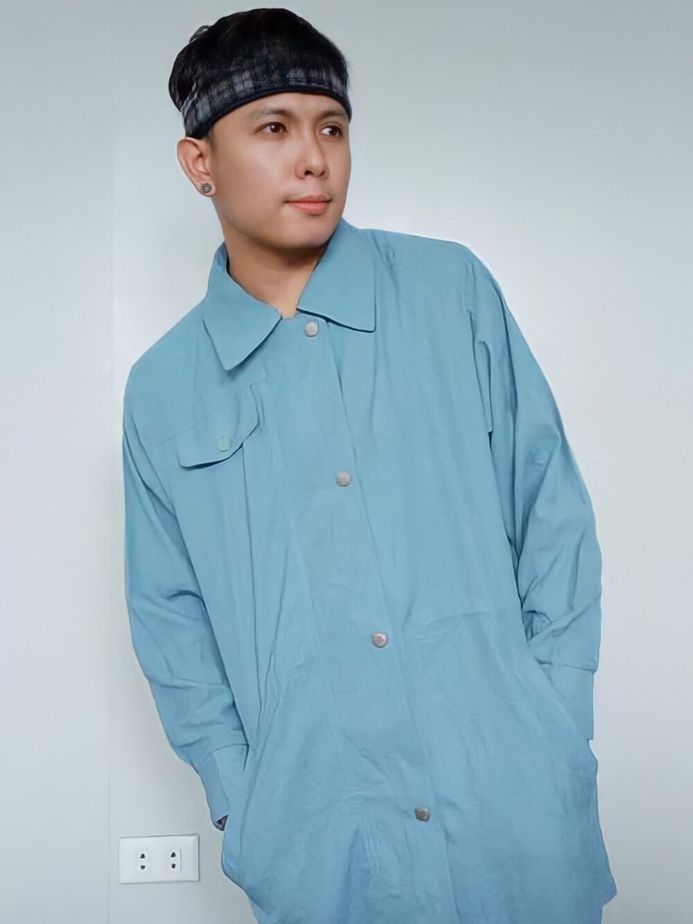 「WINTER STYLE、winter」｜「Ukay-Ukayのアイテム（トップス、ブルー系）」を使った、Paolo Arnieさん（メンズ・160cm）の秋コーディネートの3枚目の写真