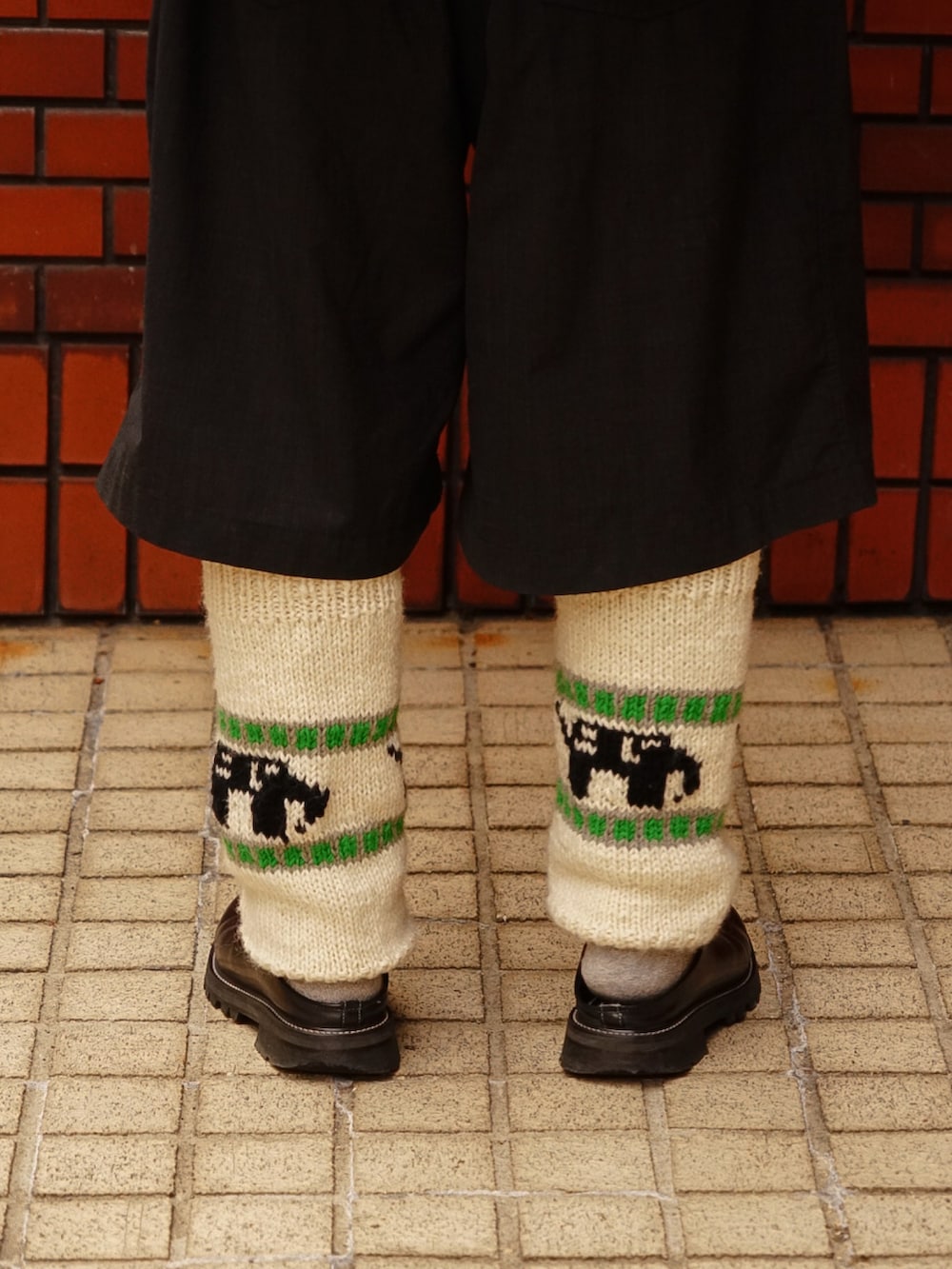 「春めき満開コーデ、ハーフパンツ、メンズファッション、きれいめカジュアル、おしゃれさんと繋がりたい、今日のコーデ、シンプル、おでかけコーデ、スウェット、最近のいい感じコーデ」｜「GYMPHLEXのアイテム（カバーオール、ベージュ系）」を使った、sowaさん（メンズ・171cm）の春コーディネートの3枚目の写真