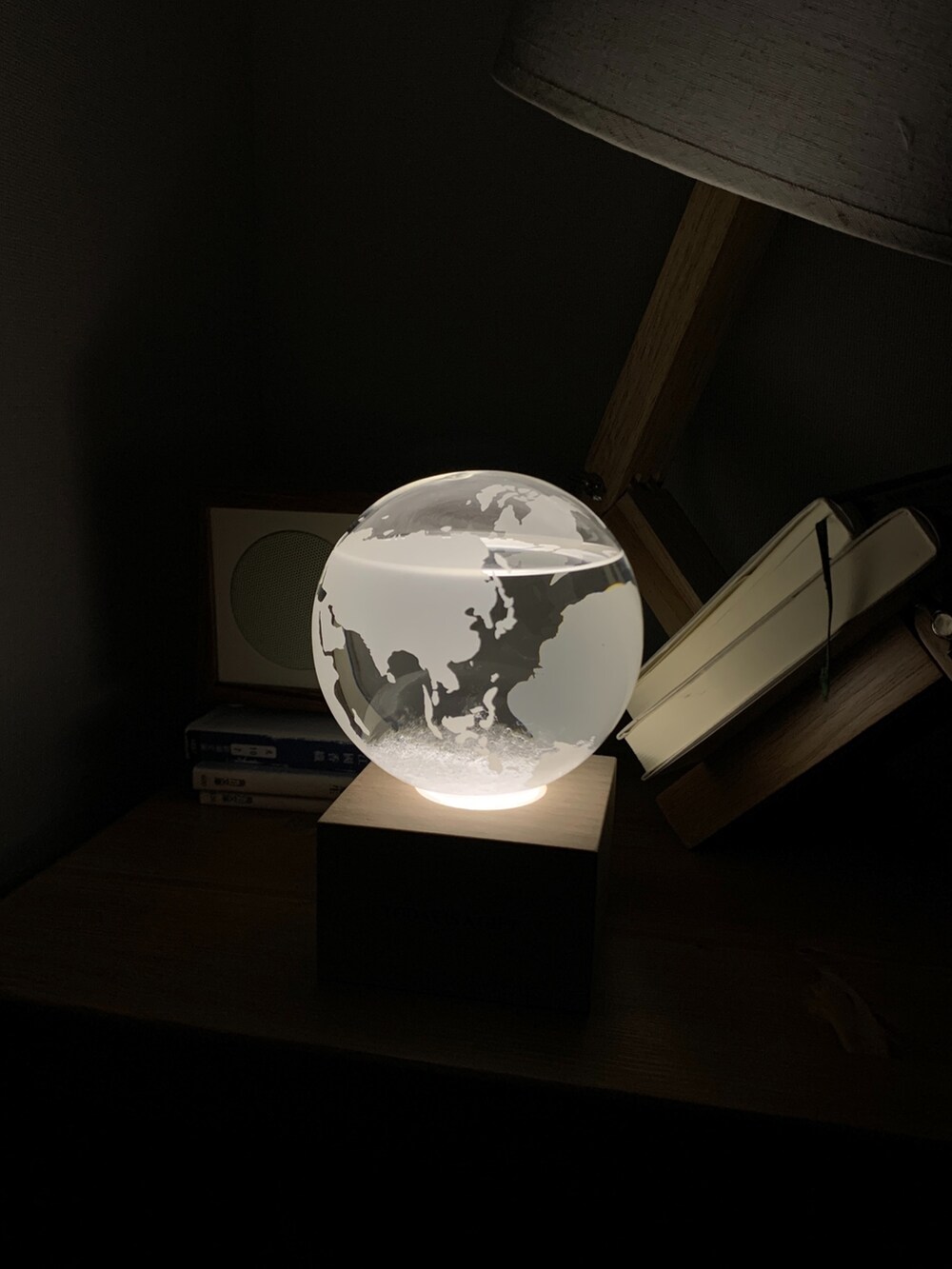 その他の照明を着用したレディースの秋コーディネートの2枚目の写真