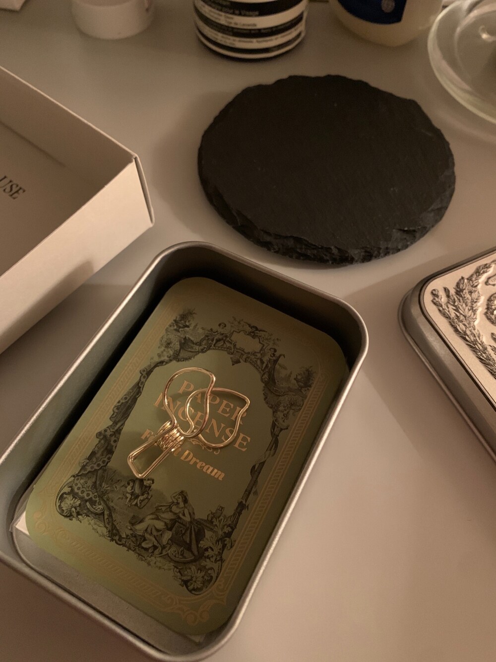 その他のルームフレグランス/お香を着用したレディースの春コーディネートの5枚目の写真