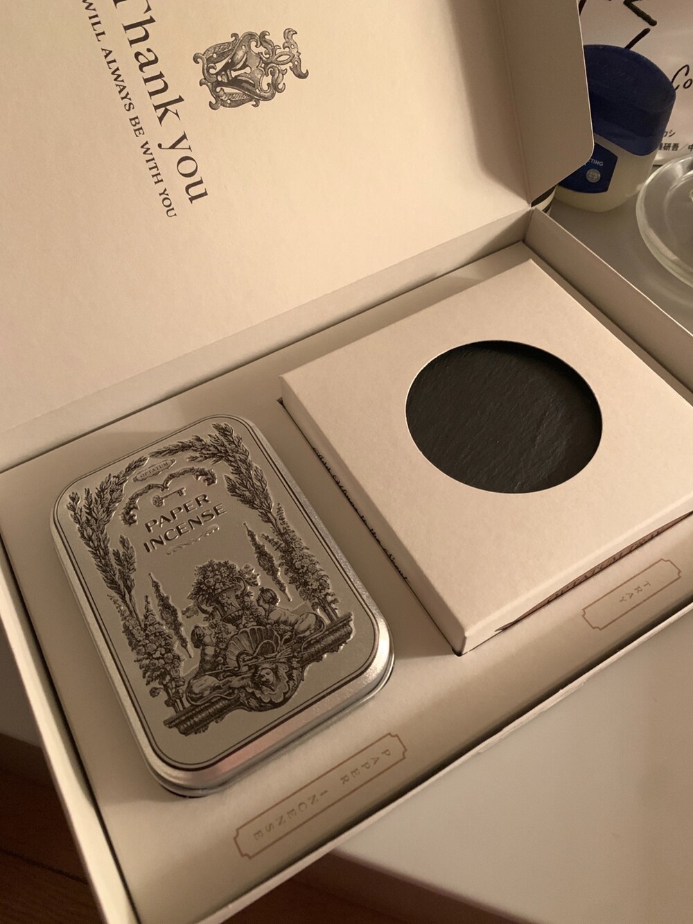 その他のルームフレグランス/お香を着用したレディースの春コーディネートの3枚目の写真