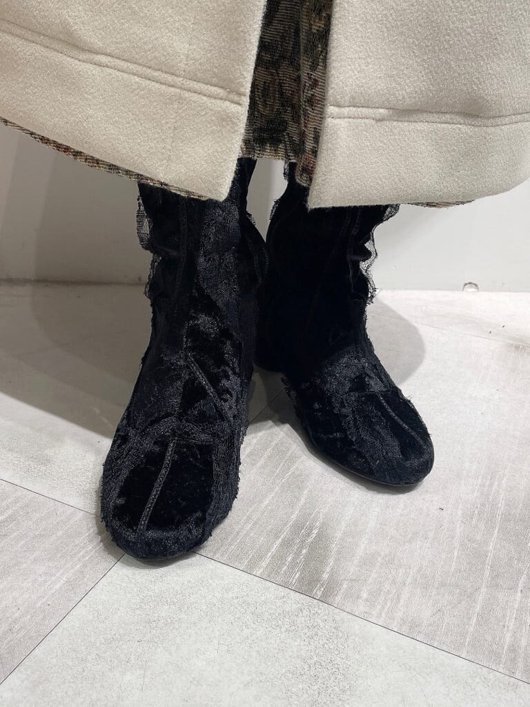 ホワイト系のその他アウター、ホワイト系の付け襟を着用したレディースの秋コーディネートの4枚目の写真