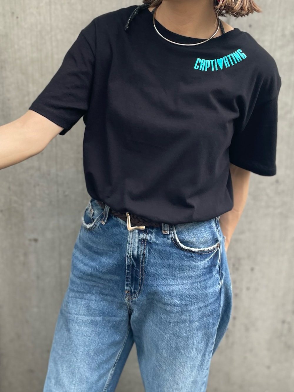 「ロゴT、レイヤード、箔プリント、休日スタイル、２ＷＡＹ、フェススタイル、テーマパークコーデ、韓国ファッション、Tシャツ、低身長、低身長コーデ、お出かけコーデ、厚底シューズ、夏コーデ、レイヤードスタイル」｜「mi via locaの【2WAY】レイヤードデザイン箔ロゴTシャツ（Tシャツ/カットソー、ブラック系）」を使った、cocoさん（レディース・154cm）の夏コーディネートの3枚目の写真