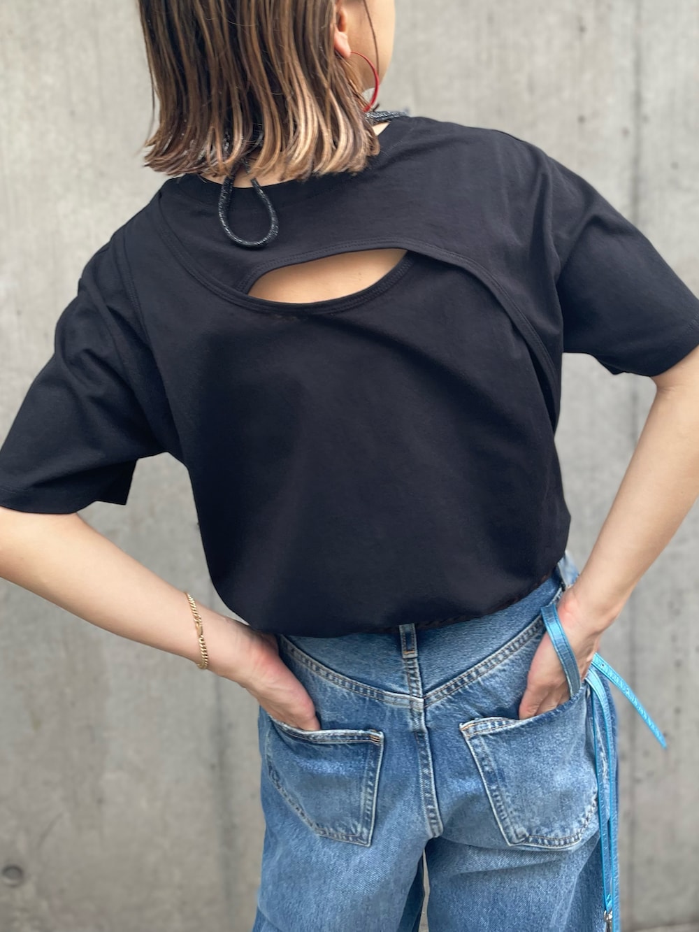 「ロゴT、レイヤード、箔プリント、休日スタイル、２ＷＡＹ、フェススタイル、テーマパークコーデ、韓国ファッション、Tシャツ、低身長、低身長コーデ、お出かけコーデ、厚底シューズ、夏コーデ、レイヤードスタイル」｜「mi via locaの【2WAY】レイヤードデザイン箔ロゴTシャツ（Tシャツ/カットソー、ブラック系）」を使った、cocoさん（レディース・154cm）の夏コーディネートの2枚目の写真