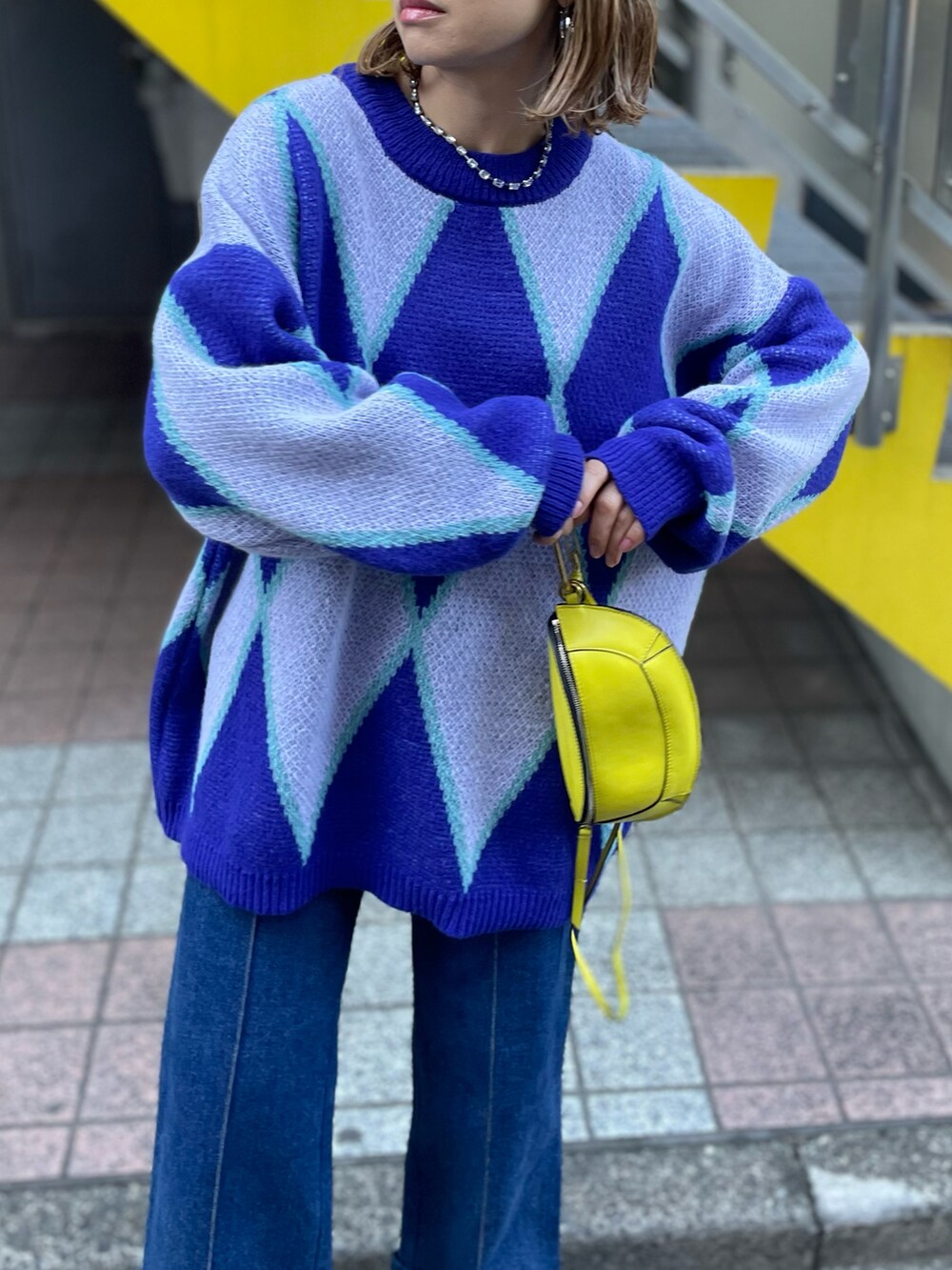 「プチプラ、カジュアルコーデ、カジュアル、ビッグシルエット、ニット、柄ニット、mivialoca、mi via loca、休日スタイル、デニムコーデ、春色、チェック、シンプルコーデ、冬コーデ」｜「mi via locaのダイヤライン柄ジャガードニット（ニット/セーター、パープル系）」を使った、cocoさん（レディース・154cm）の冬コーディネートの2枚目の写真
