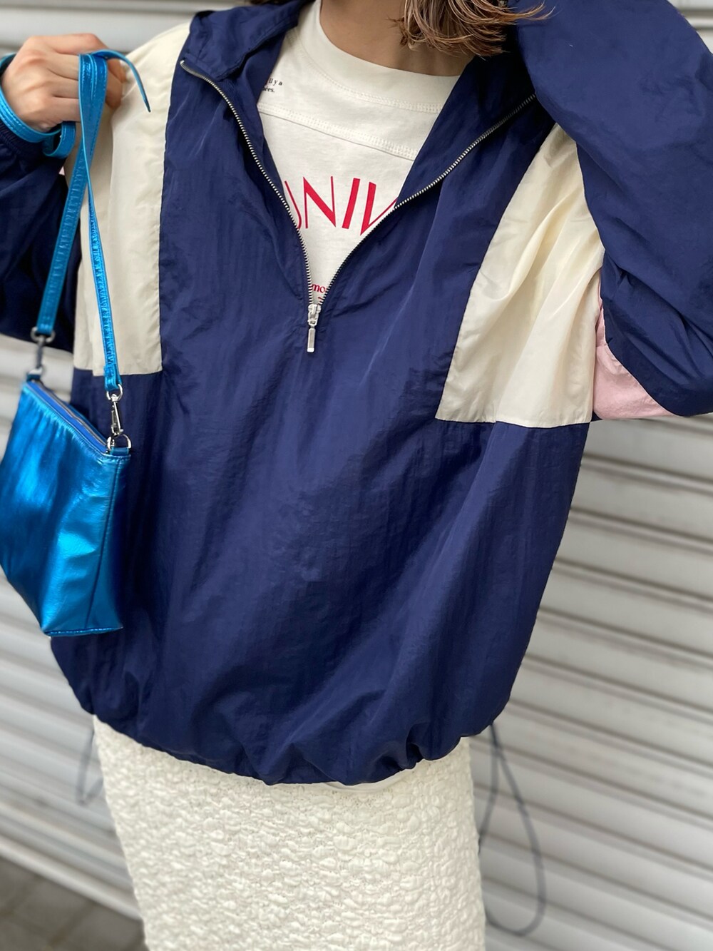 「初夏コーデ、休日スタイル、アノラックパーカー、レーススカート、配色、カジュアルコーデ、mi via loca、mivialoca、低身長、ストリート、ペプラムスカート、ハーフジップ、マーメイドスカート」｜「mi via locaの配色ナイロンアノラックパーカー（ナイロンジャケット、ブルー系）」を使った、cocoさん（レディース・154cm）の夏コーディネートの2枚目の写真