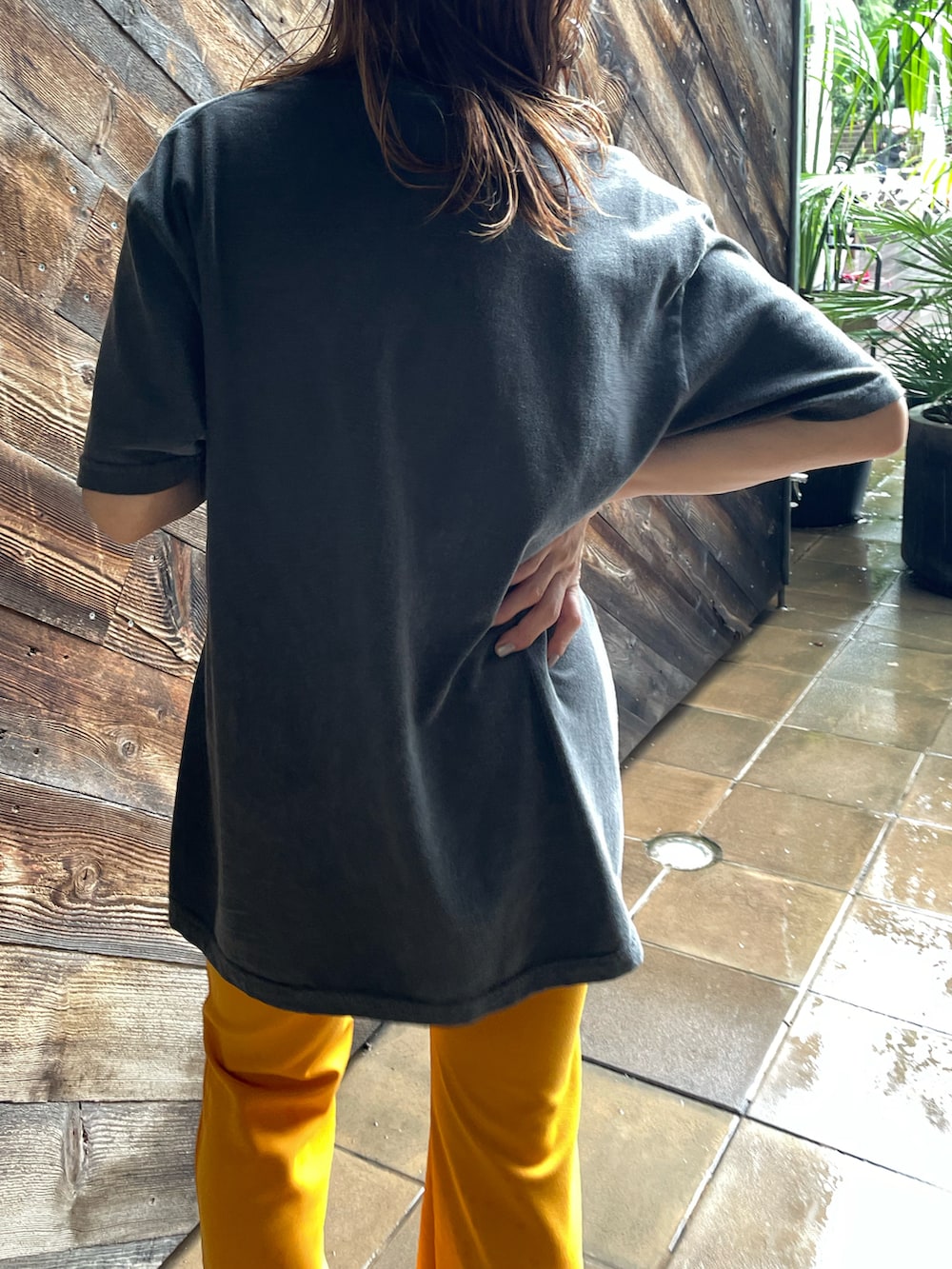 cocoさんの「ピグメント BLOCK CHORD ロゴ半袖Tシャツ 【PT NO. MVL047 ※2A】（mi via loca）」を使ったコーディネートの4枚目の写真