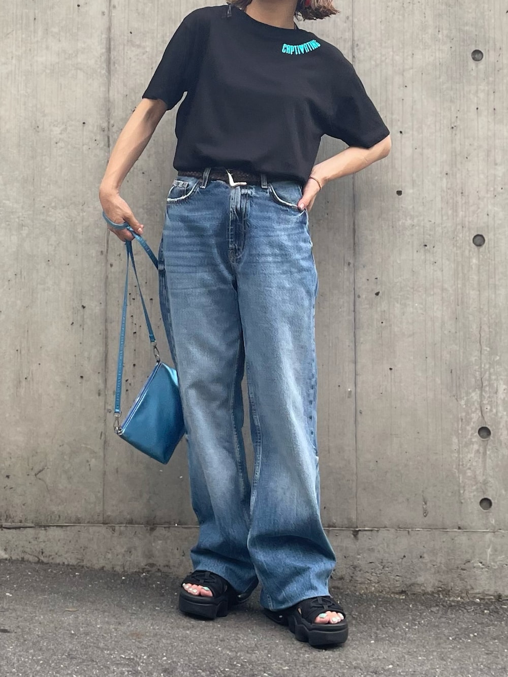 「ロゴT、レイヤード、箔プリント、休日スタイル、２ＷＡＹ、フェススタイル、テーマパークコーデ、韓国ファッション、Tシャツ、低身長、低身長コーデ、お出かけコーデ、厚底シューズ、夏コーデ、レイヤードスタイル」｜「mi via locaの【2WAY】レイヤードデザイン箔ロゴTシャツ（Tシャツ/カットソー、ブラック系）」を使った、cocoさん（レディース・154cm）の夏コーディネートの5枚目の写真