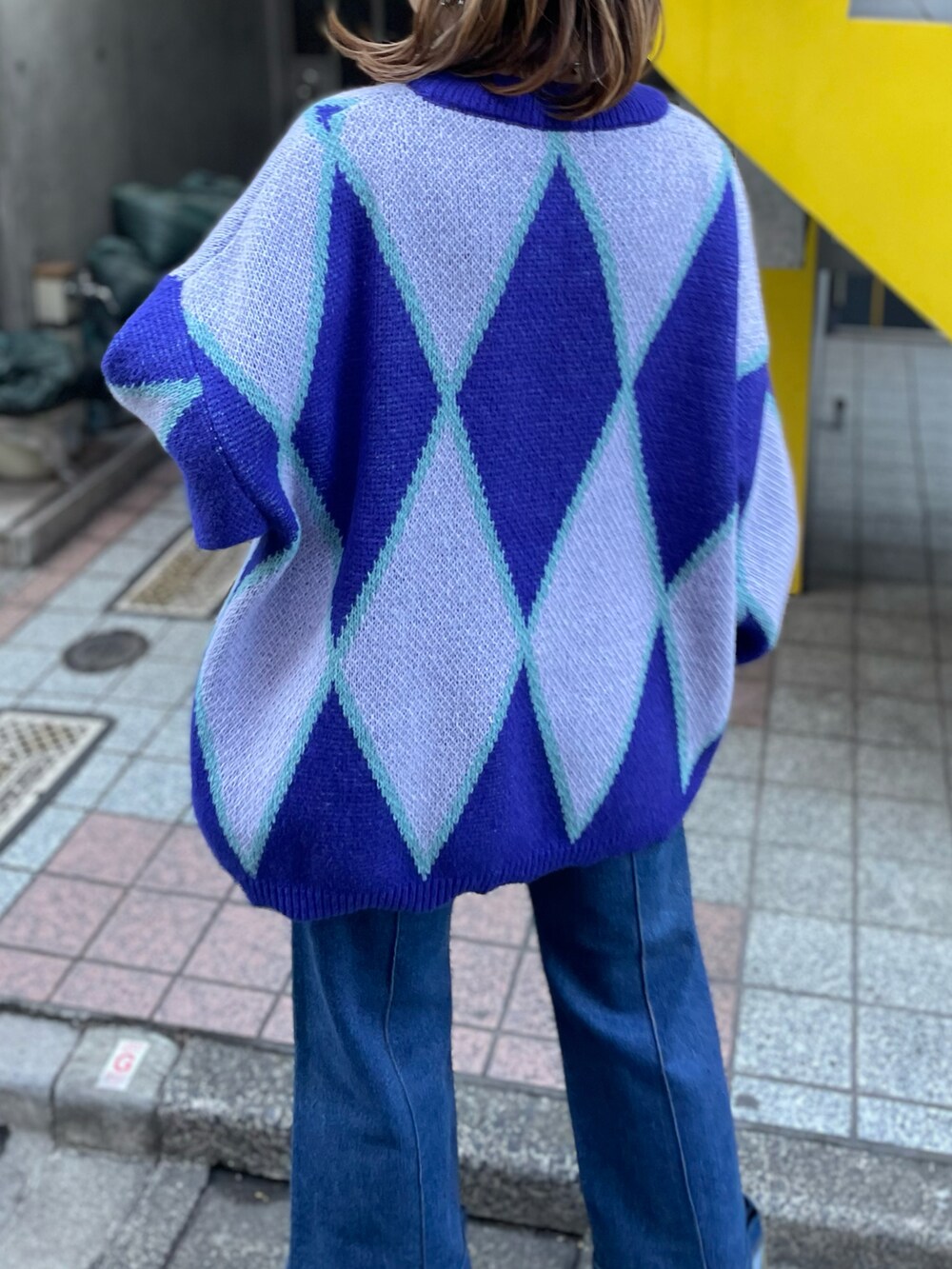 「プチプラ、カジュアルコーデ、カジュアル、ビッグシルエット、ニット、柄ニット、mivialoca、mi via loca、休日スタイル、デニムコーデ、春色、チェック、シンプルコーデ、冬コーデ」｜「mi via locaのダイヤライン柄ジャガードニット（ニット/セーター、パープル系）」を使った、cocoさん（レディース・154cm）の冬コーディネートの4枚目の写真