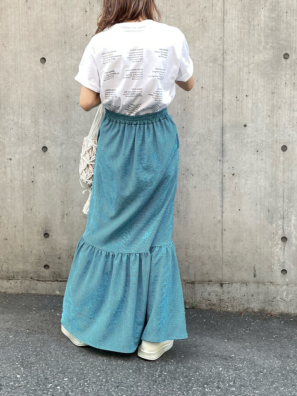 「みんなの白Tフェス、夏コーデ、チェック、チェックスカート、休日スタイル、mi via loca、mivialoca、プチプラ、ロングスカート、マーメイドスカート、ロゴT」｜「mi via locaのFRUIT OF THE LOOM ジャスミンロゴTシャツ（Tシャツ/カットソー、ホワイト系）」を使った、cocoさん（レディース・154cm）の夏コーディネートの5枚目の写真
