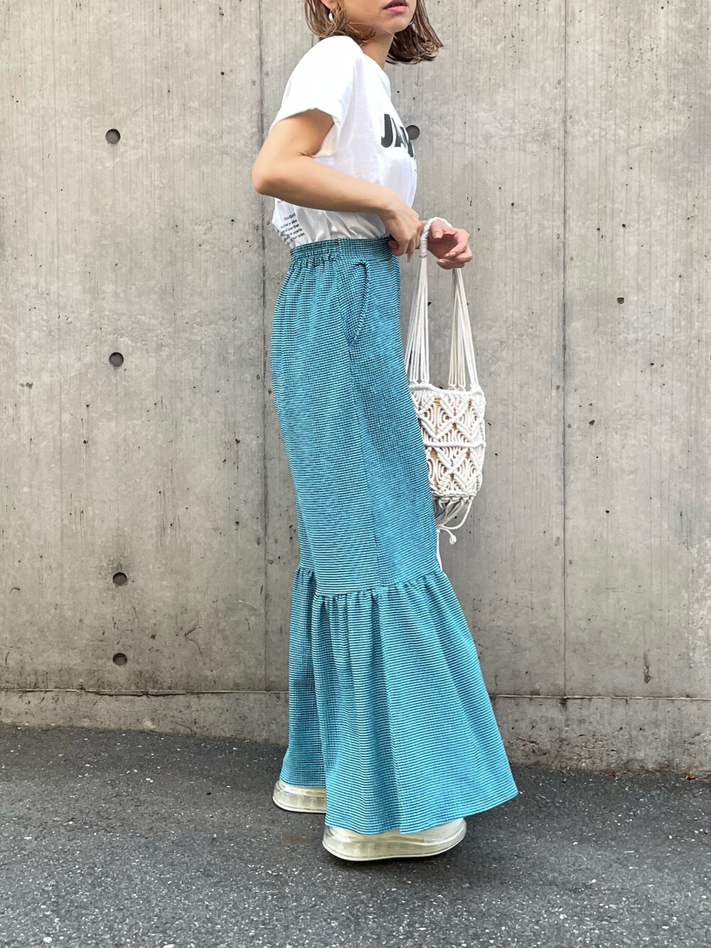 「みんなの白Tフェス、夏コーデ、チェック、チェックスカート、休日スタイル、mi via loca、mivialoca、プチプラ、ロングスカート、マーメイドスカート、ロゴT」｜「mi via locaのFRUIT OF THE LOOM ジャスミンロゴTシャツ（Tシャツ/カットソー、ホワイト系）」を使った、cocoさん（レディース・154cm）の夏コーディネートの4枚目の写真