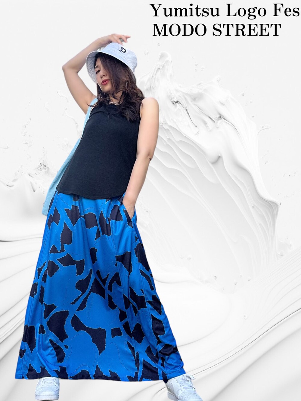 ブルー系のワンピース/ドレス、ブルー系のトートバッグ、ブラック系のハンチング/ベレー帽を着用したレディースの春コーディネートの2枚目の写真