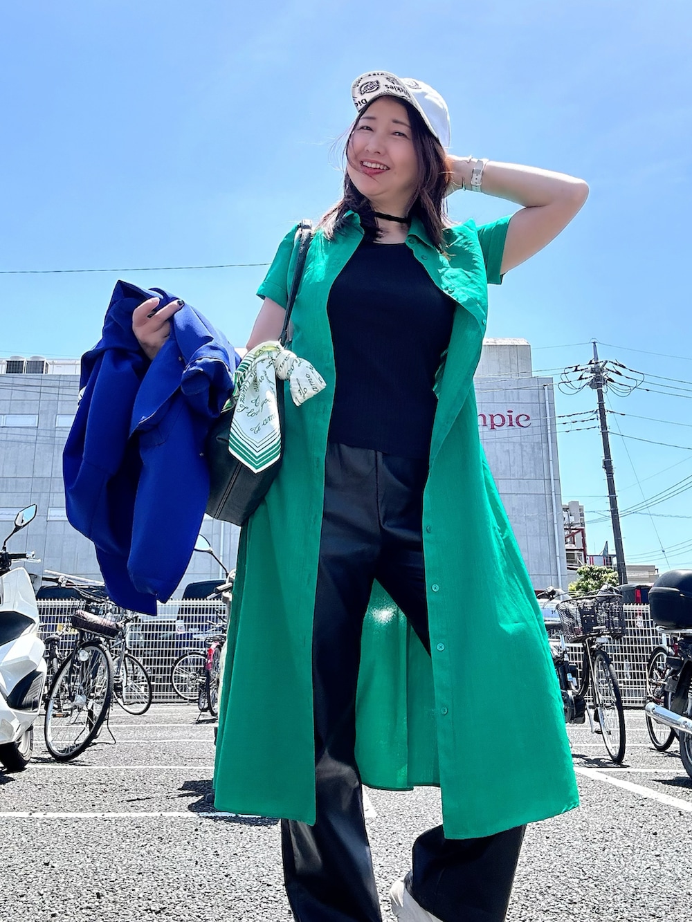 「古着MIX、スポーツミックス、シンプルコーデ、春夏コーデ、オトナカジュアル、休日スタイル、パンツスタイル、着回しコーデ、笑顔ふぇす」｜「Dickiesのアイテム（キャップ、ホワイト系）」を使った、toshikoshiさん（レディース・160cm）の春コーディネートの3枚目の写真